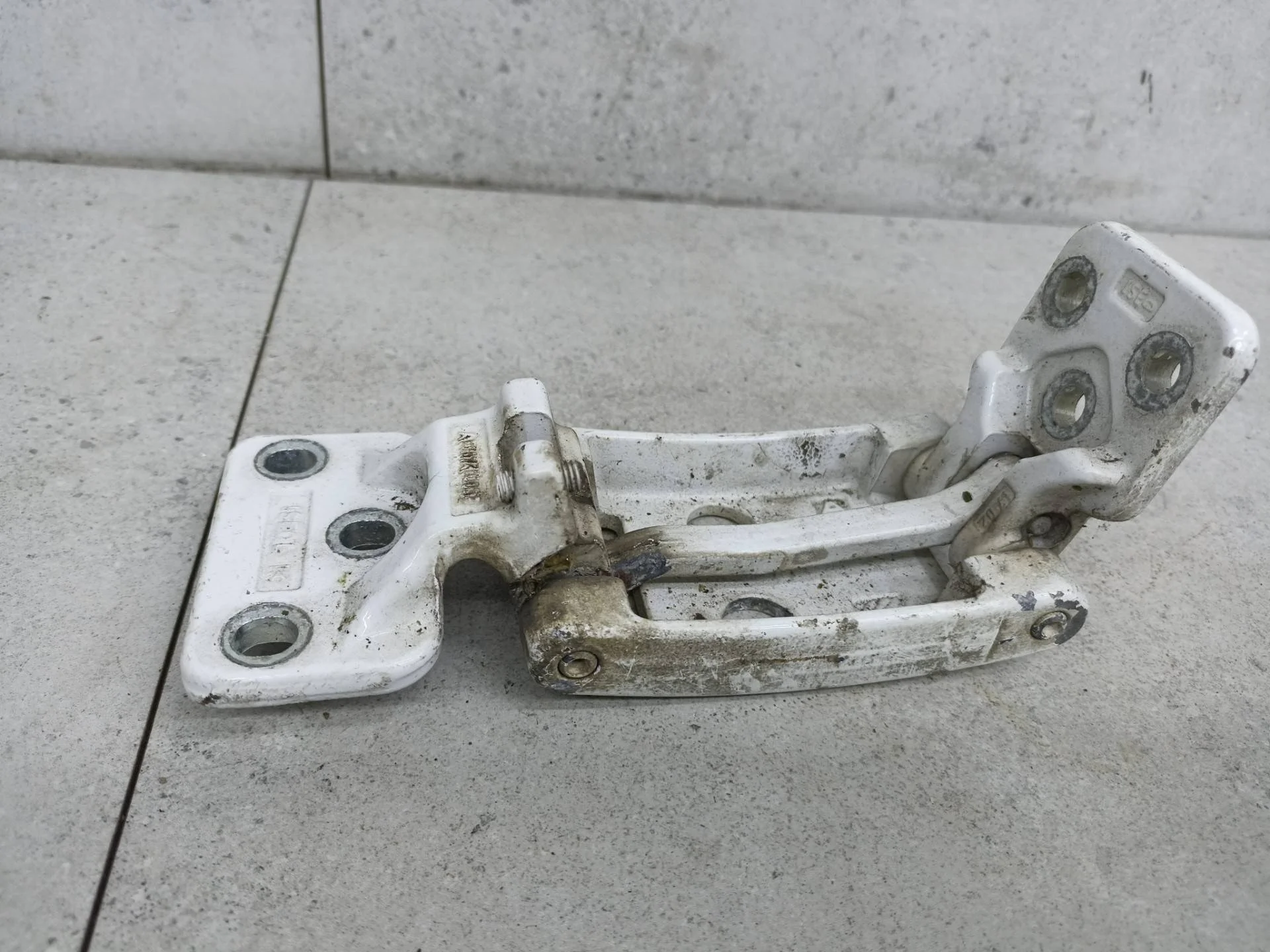 Петля двери левой Mercedes-Benz Sprinter