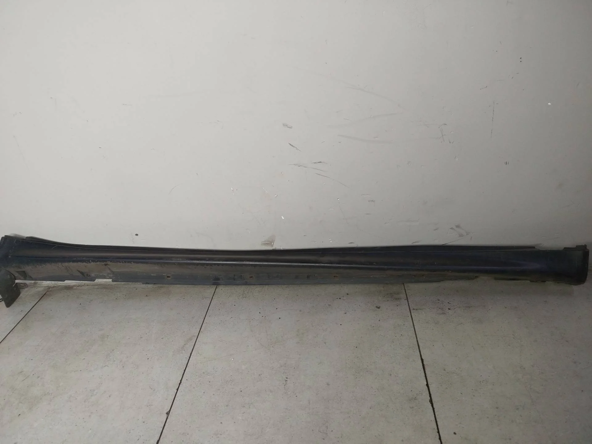 Накладка на порог правая Nissan Juke F15