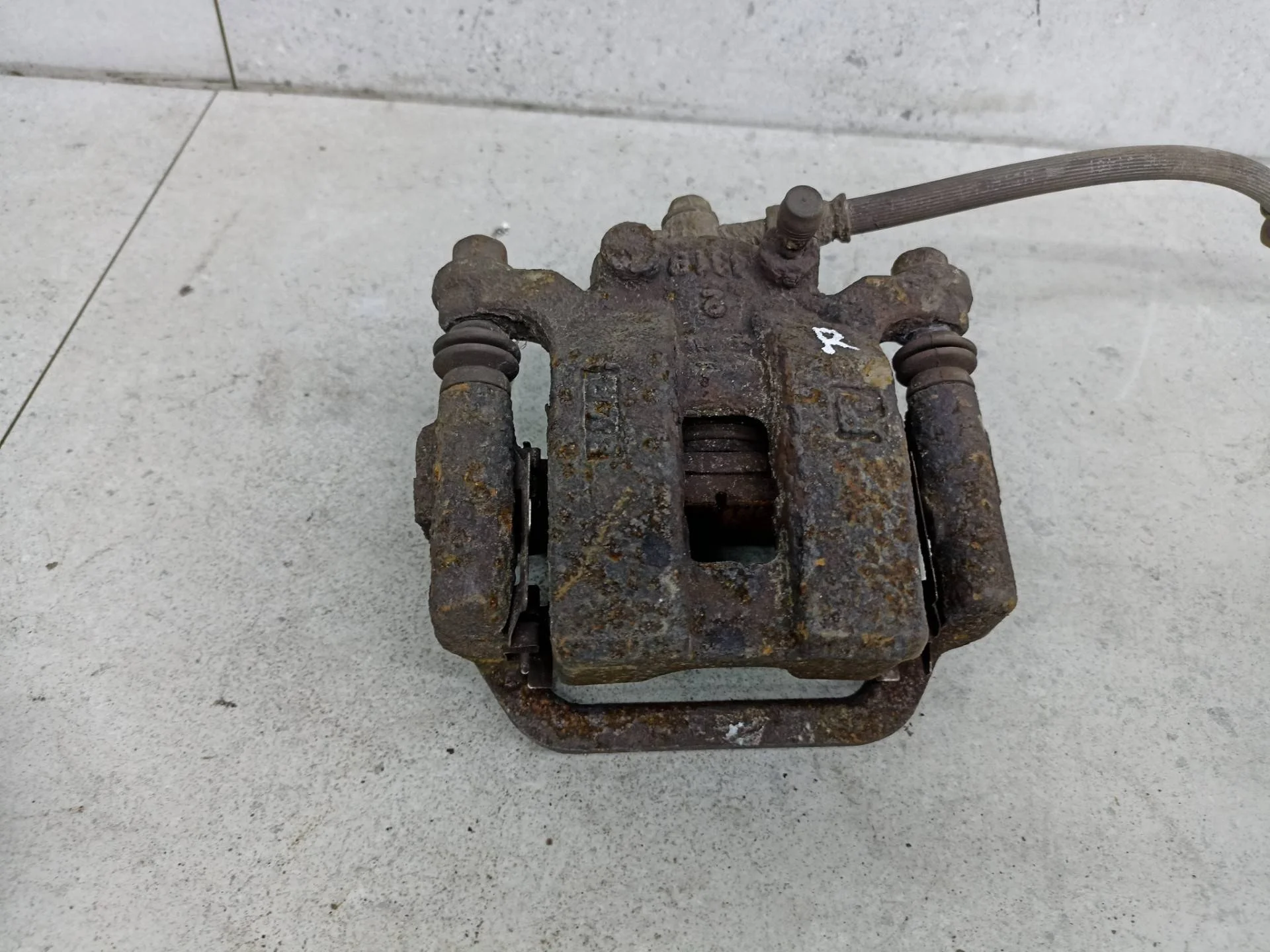 Суппорт тормозной задний правый Nissan Qashqai J10