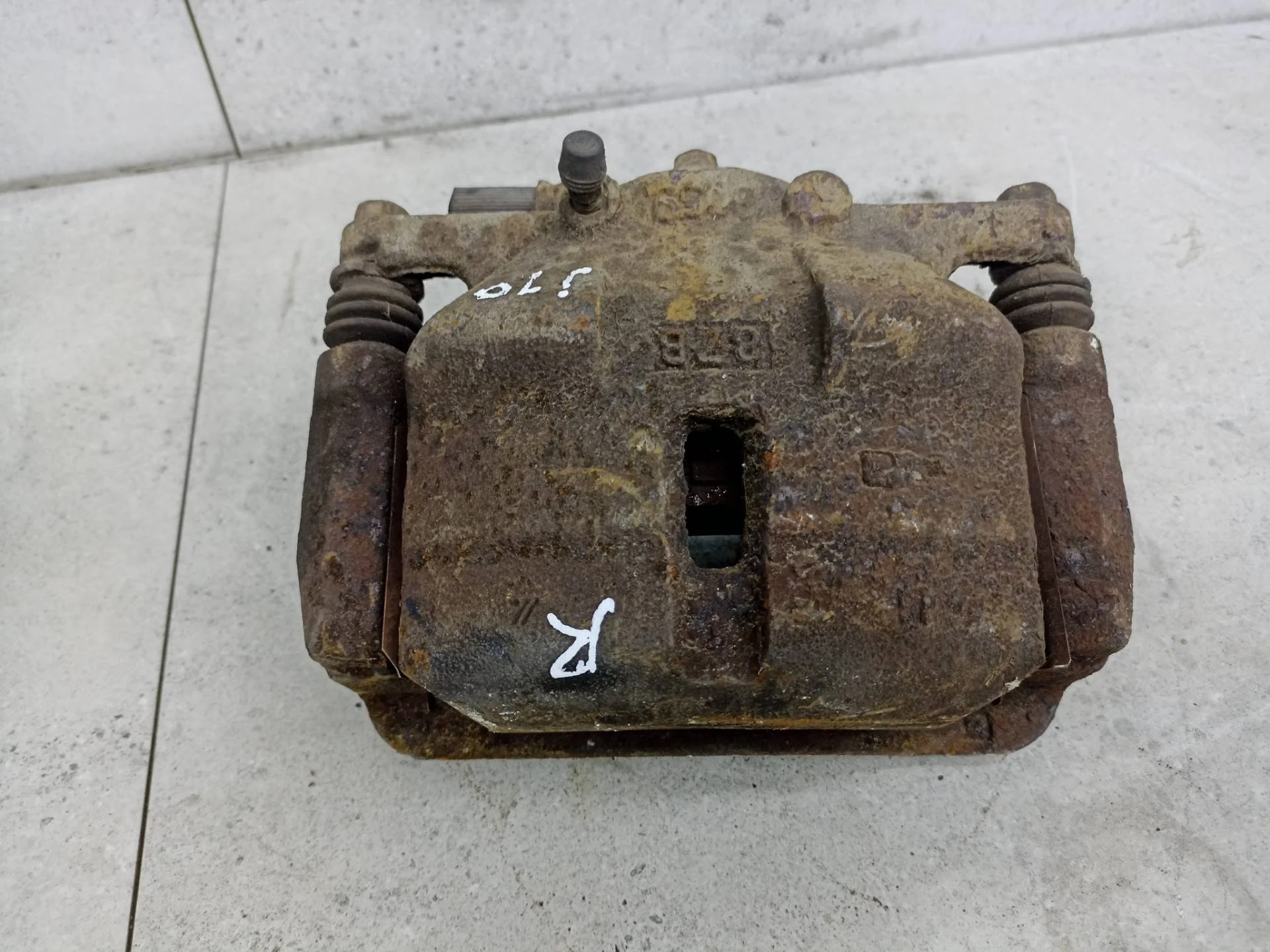 Суппорт тормозной передний правый Nissan Qashqai