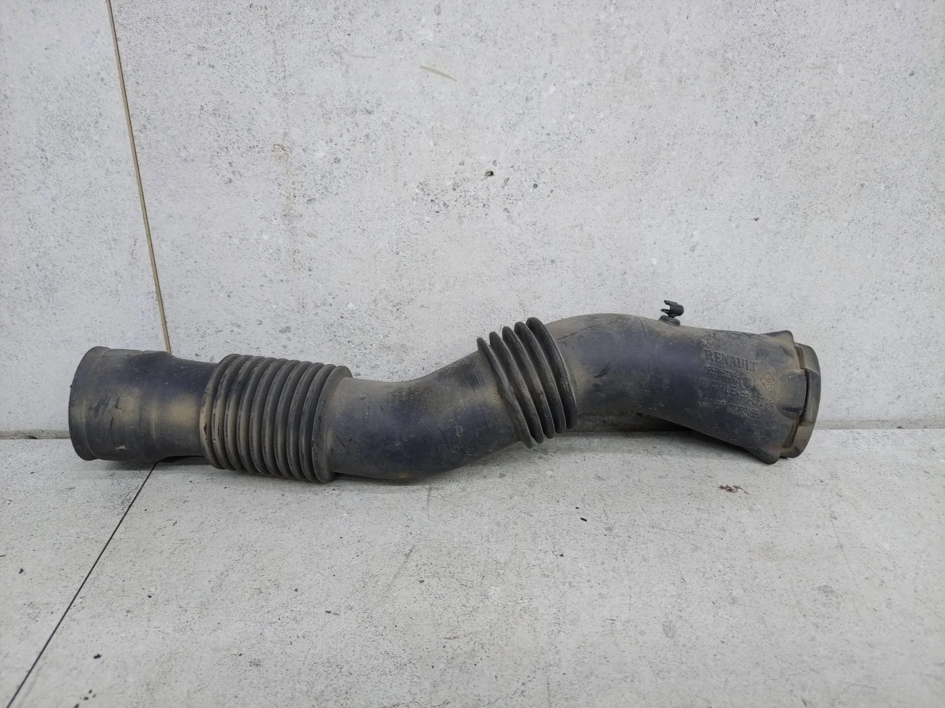 Патрубок воздушного фильтра Renault Duster 2013