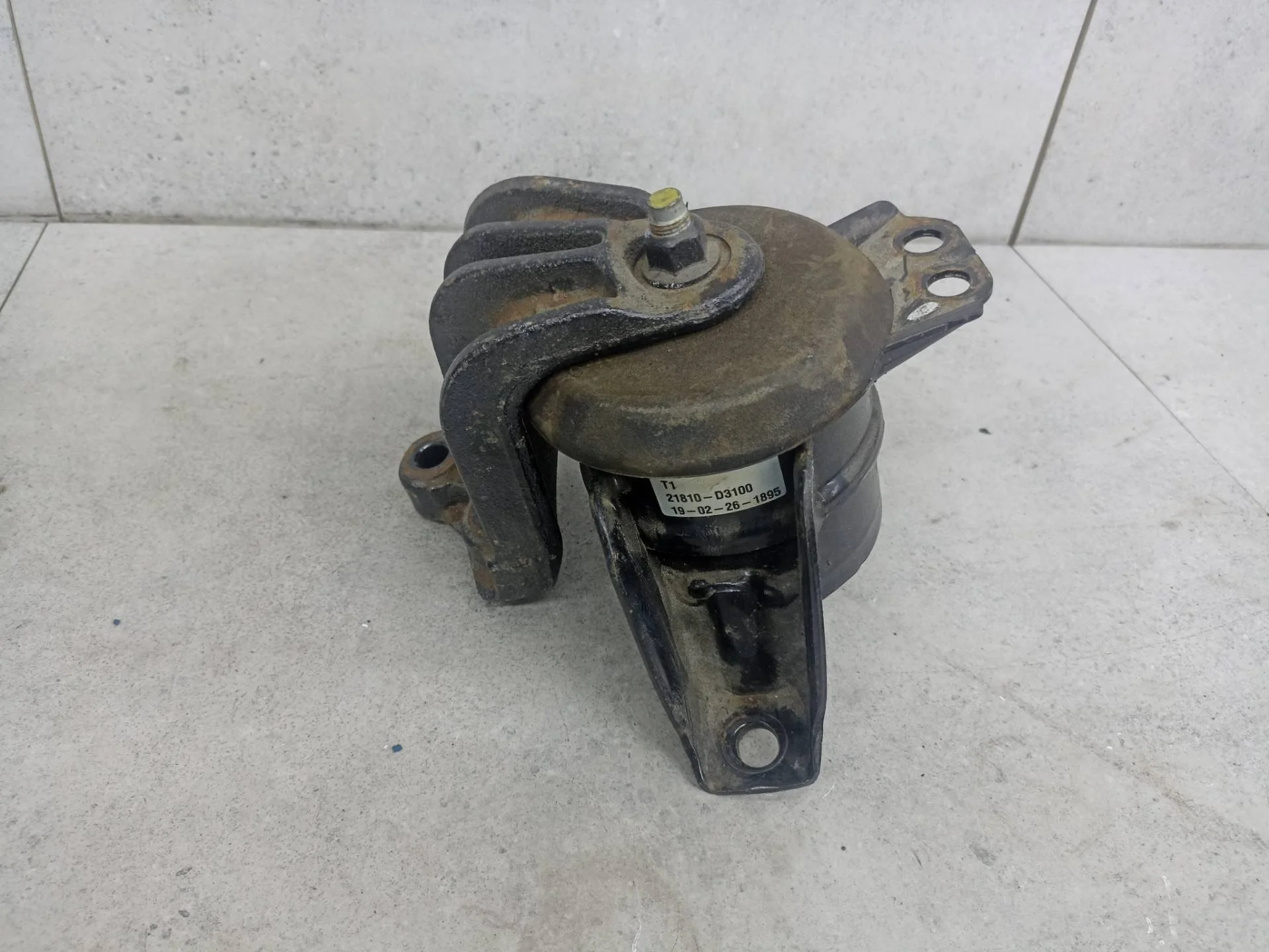 Подушка крепления двигателя правая Kia Sportage 4