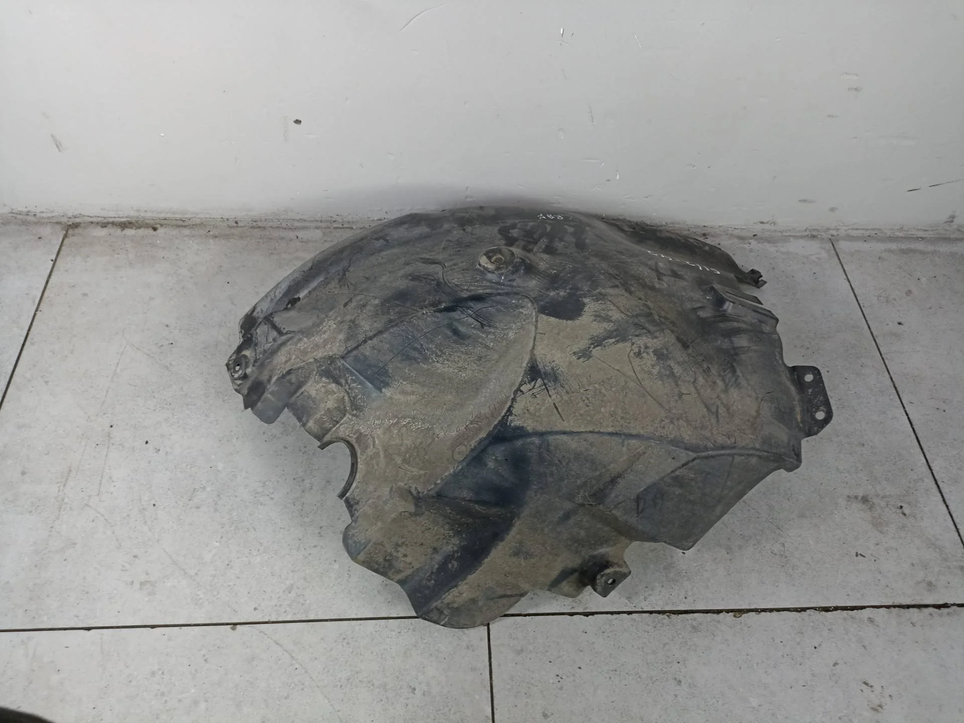 Задняя часть подкрылка переднего правого