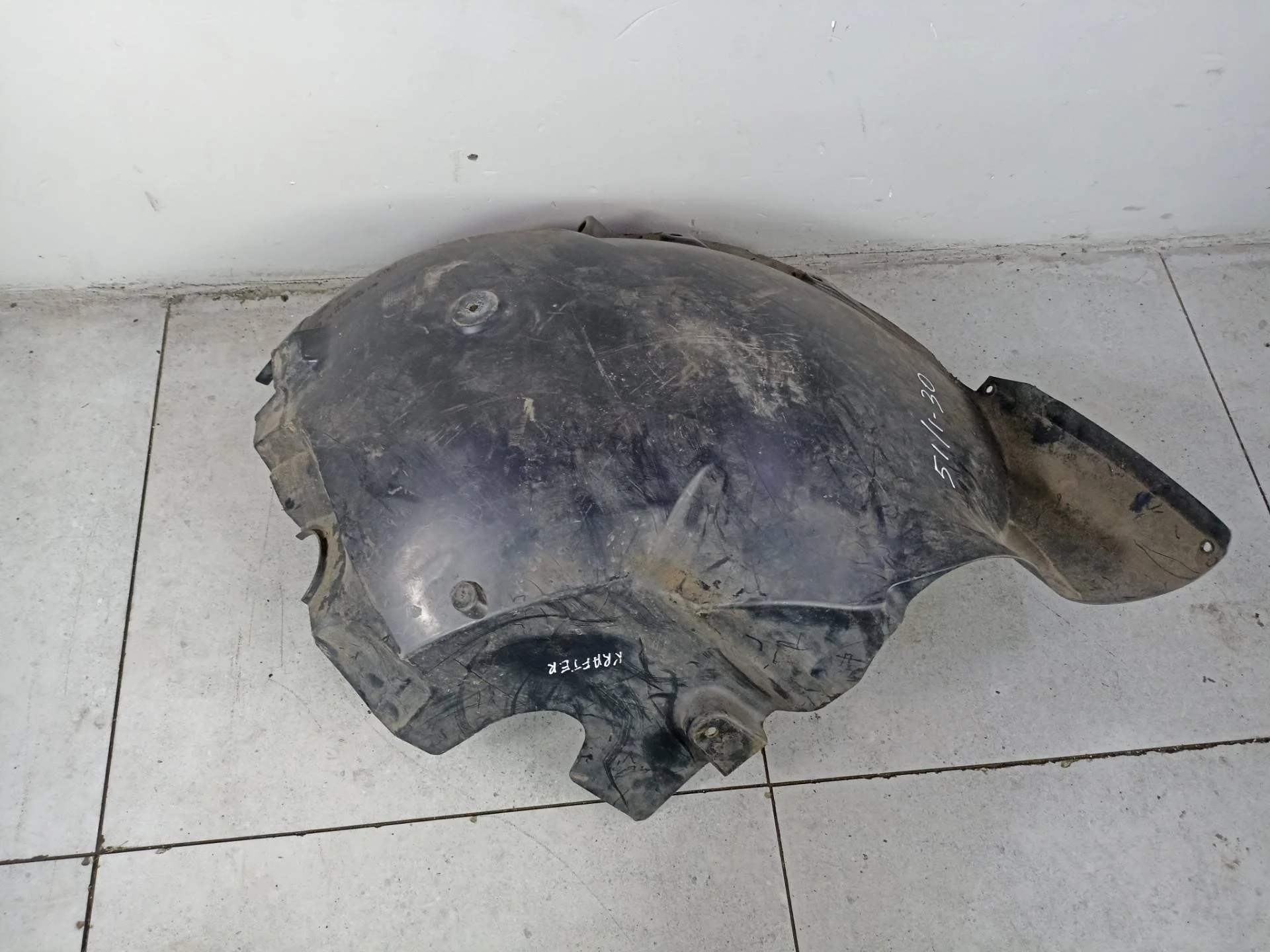 Передняя часть подкрылка переднего левого