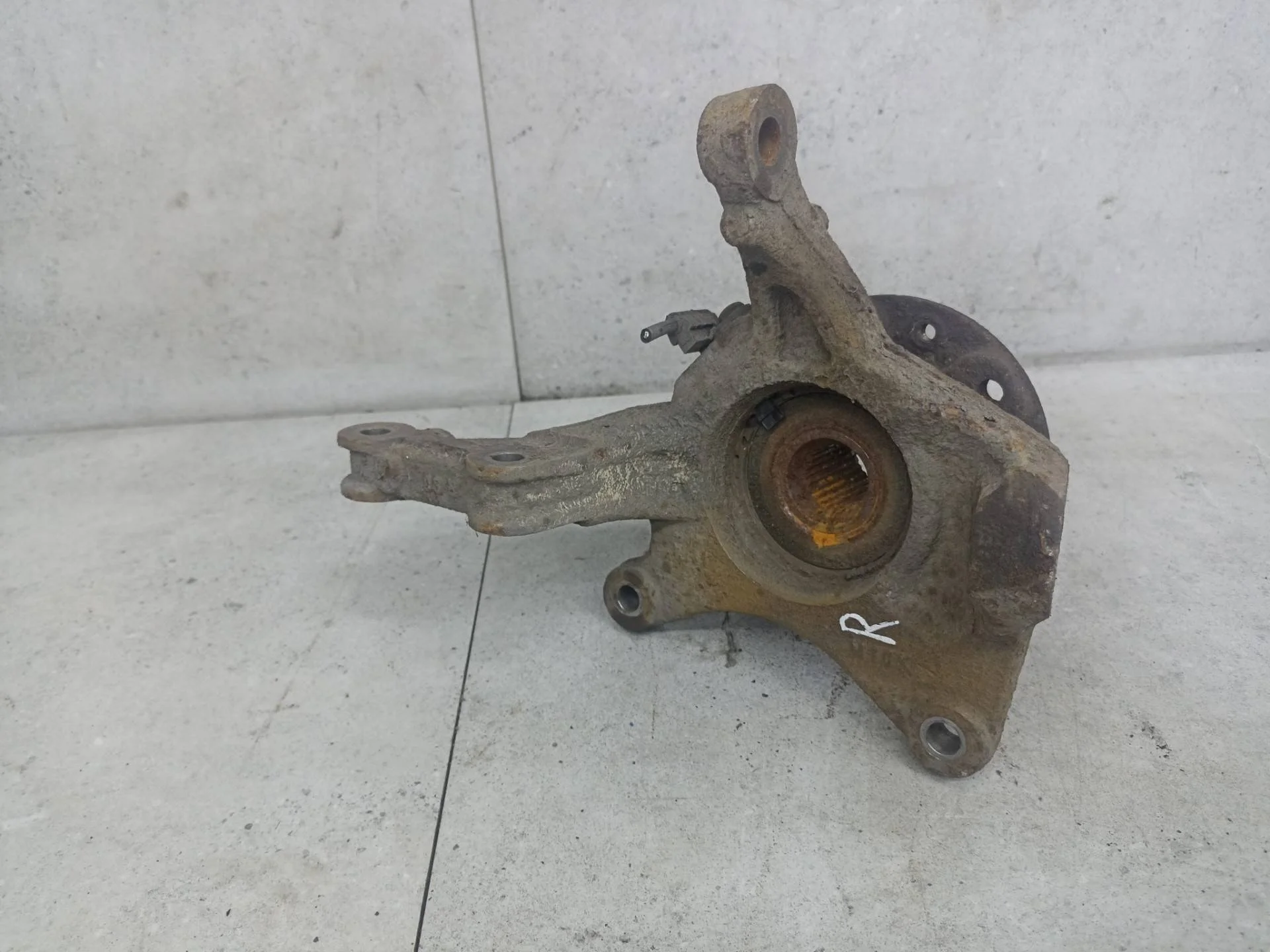 Кулак передний правый Renault Duster 2015