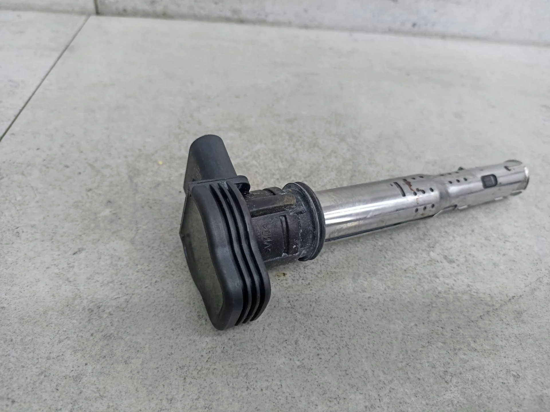 Катушка зажигания Audi A4 B8 2011 07K905715F