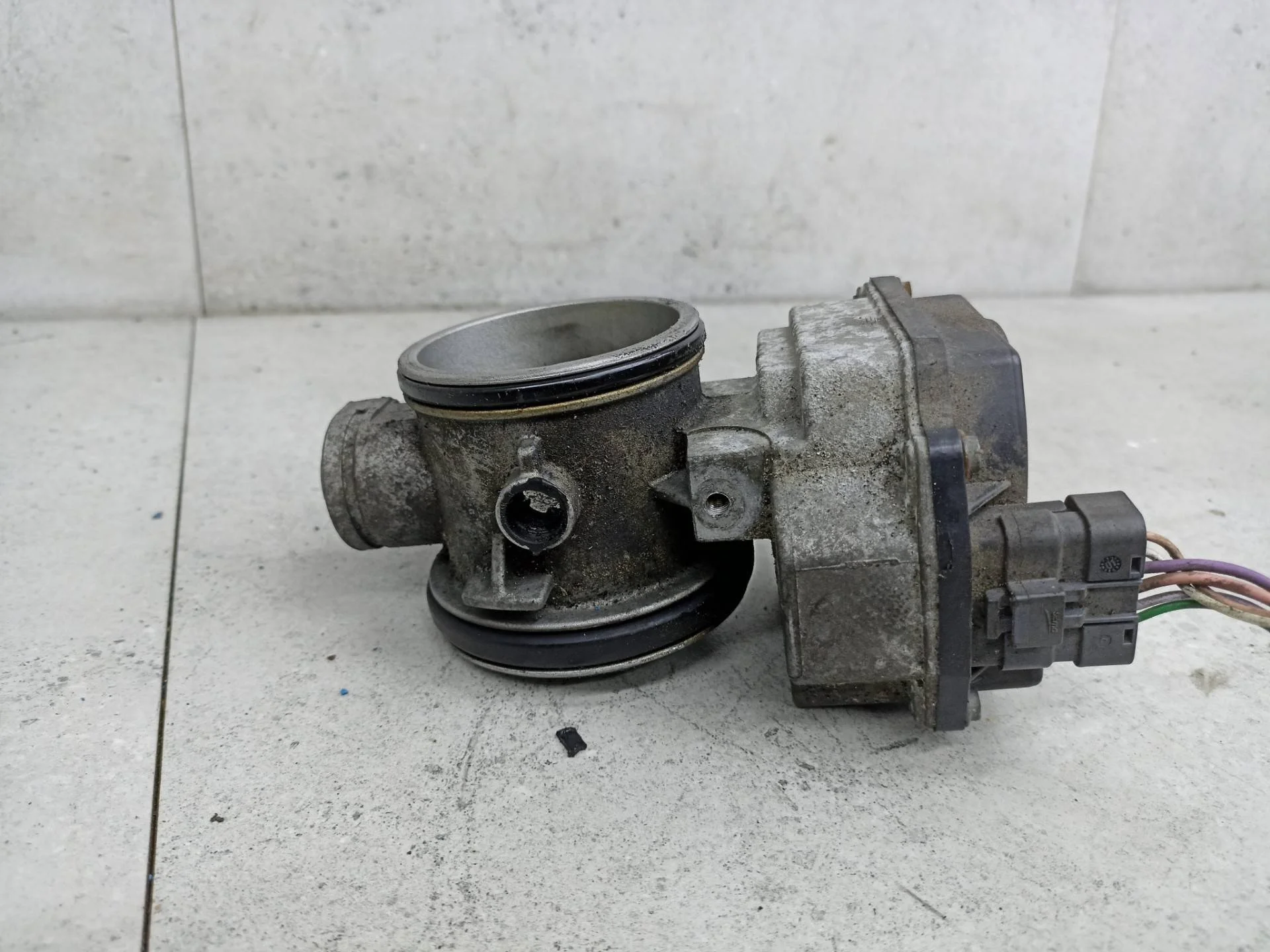 Дроссельная заслонка Lada Largus 2014 8200063652