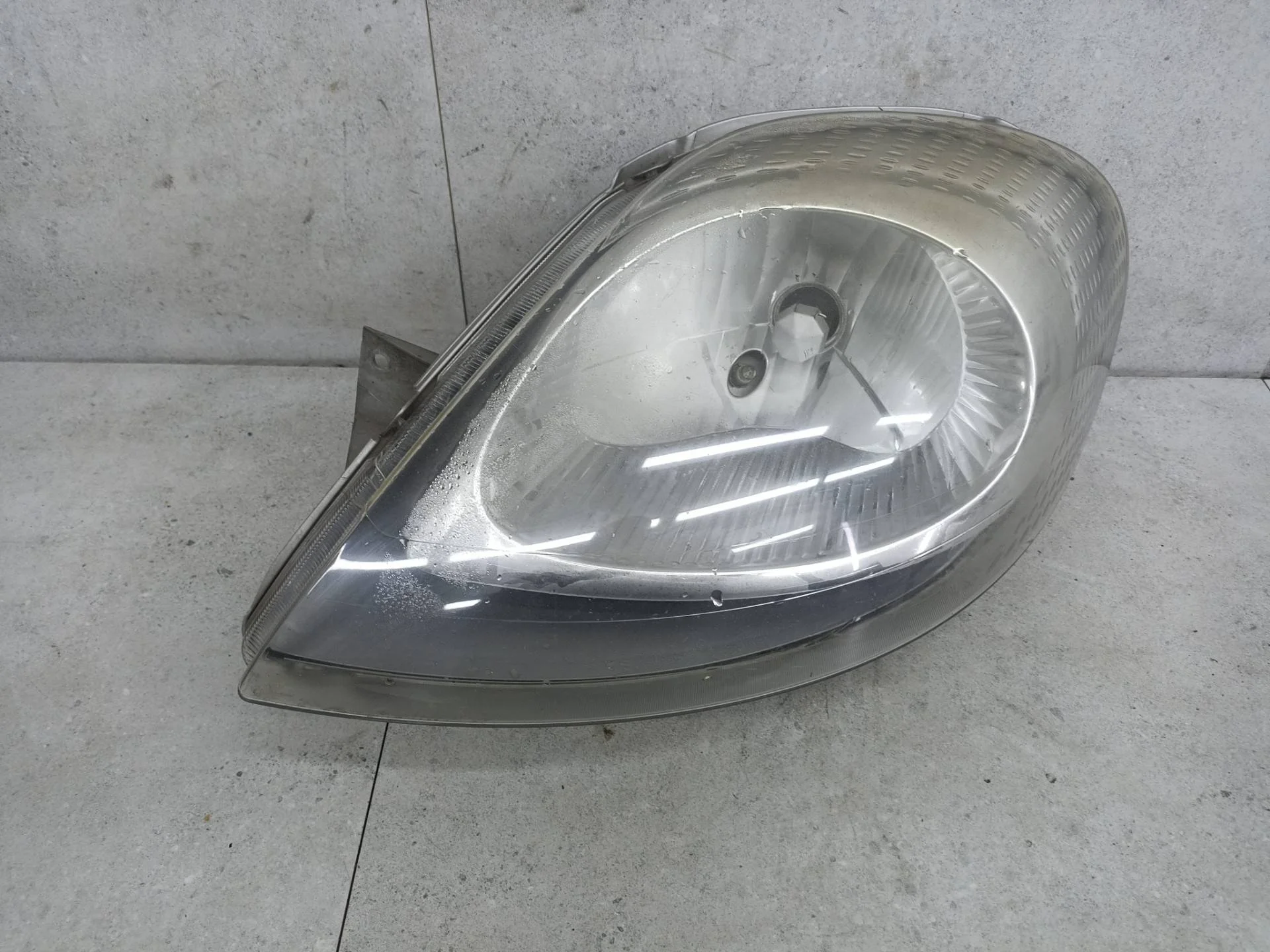 Фара левая Renault Trafic 2 2003 7700311371
