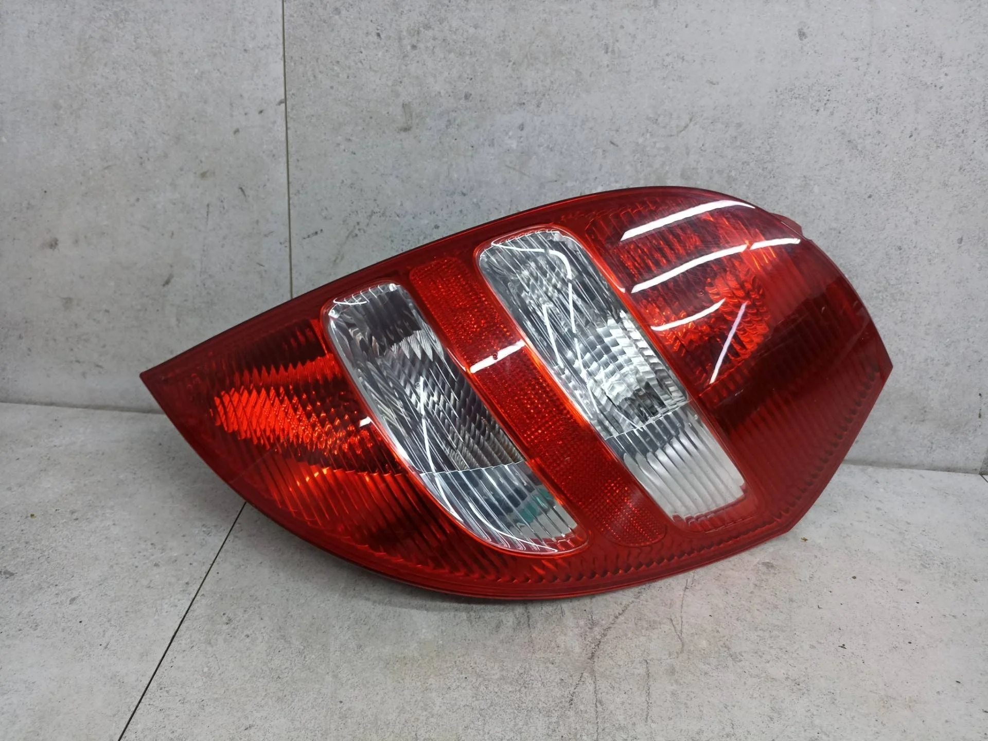 Фонарь задний правый Mercedes-Benz A W169 2005