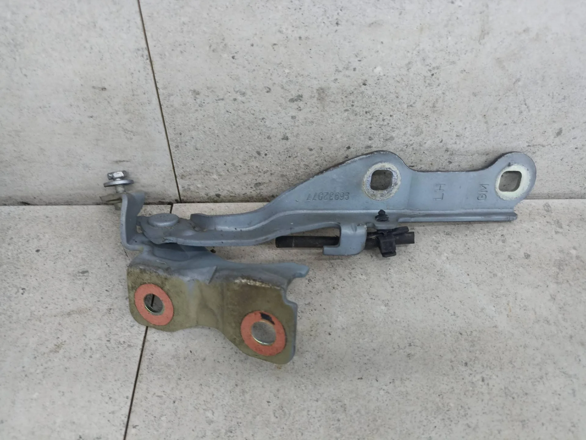 Петля капота левая Chevrolet Cruze 2010 96932077