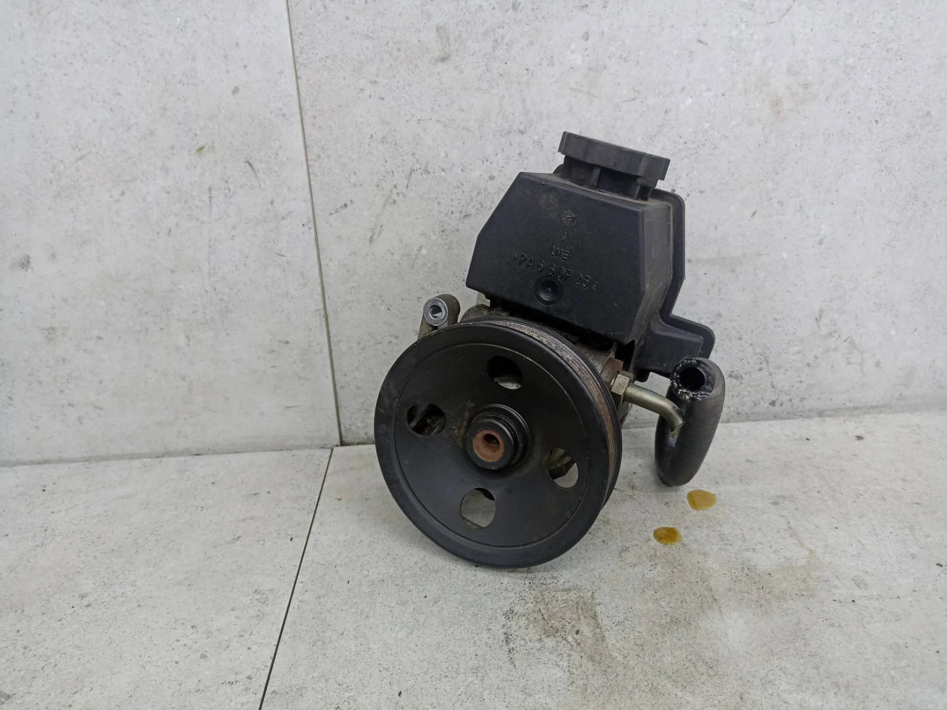 Насос гидроусилителя руля Mercedes-Benz E