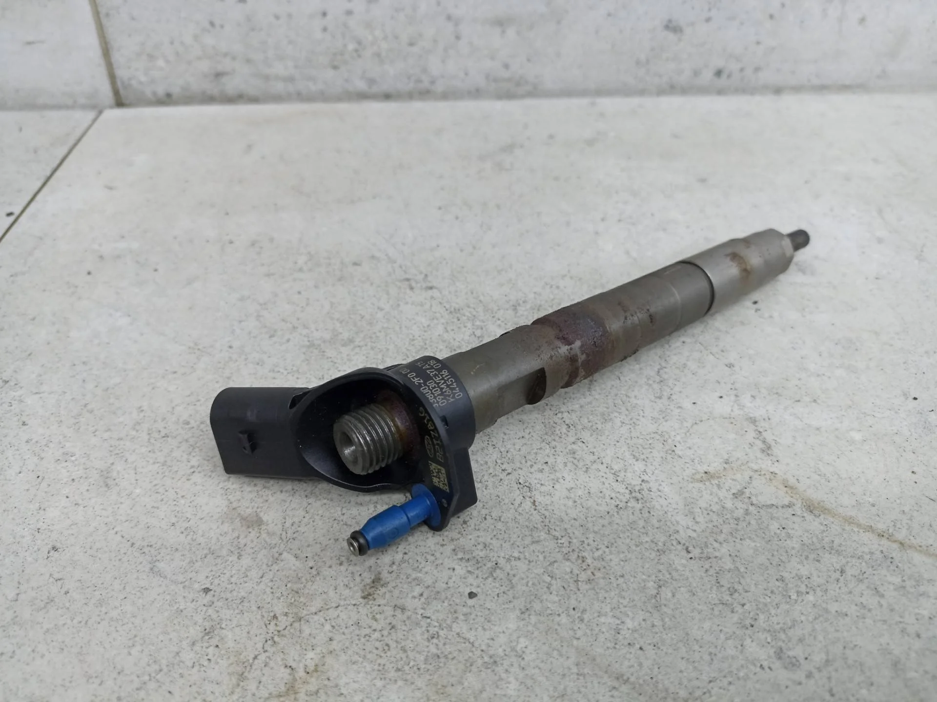 Форсунка топливная Kia Sorento 2 2012 338002F000