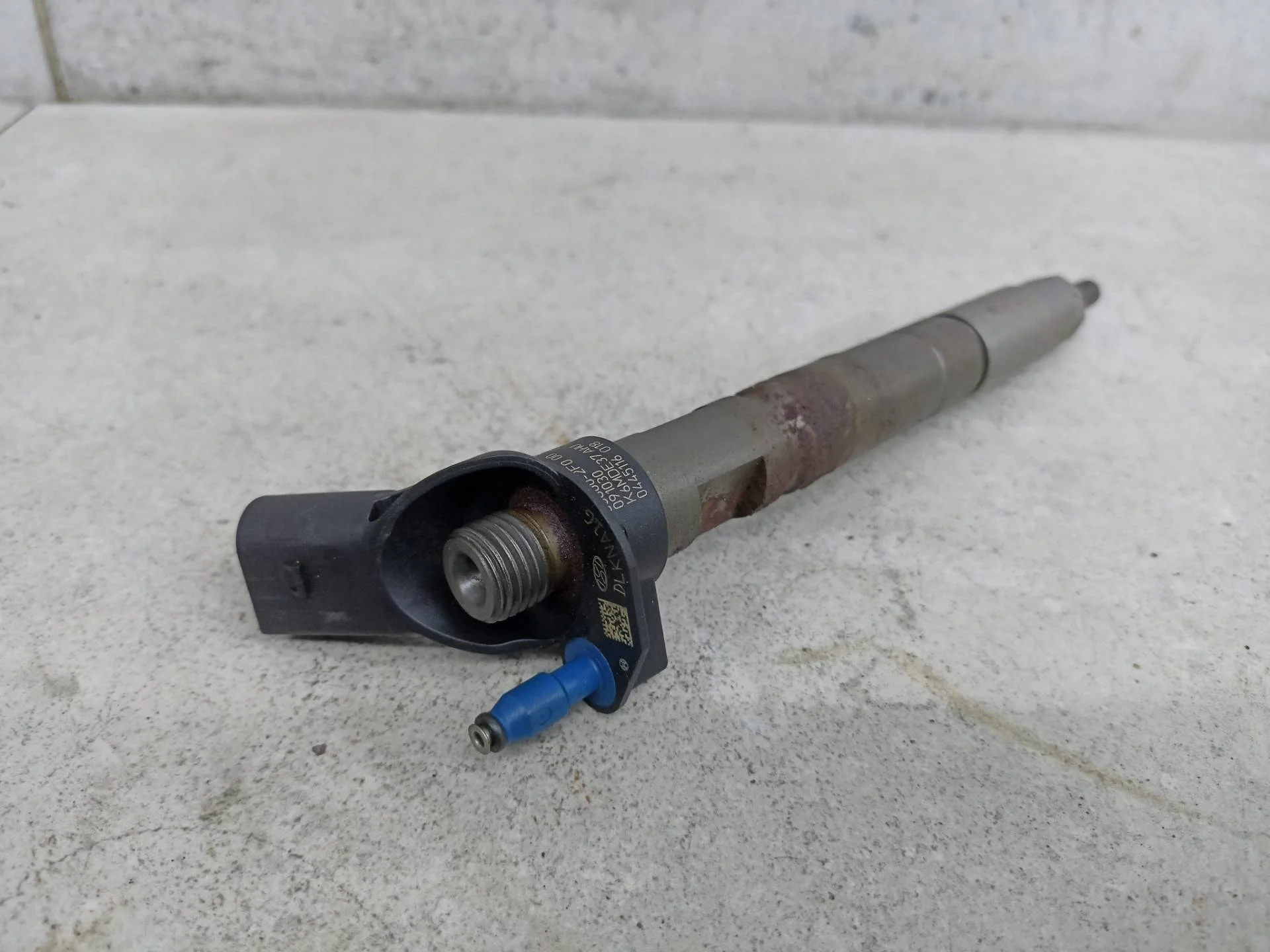 Форсунка топливная Kia Sorento 2 2012 338002F000