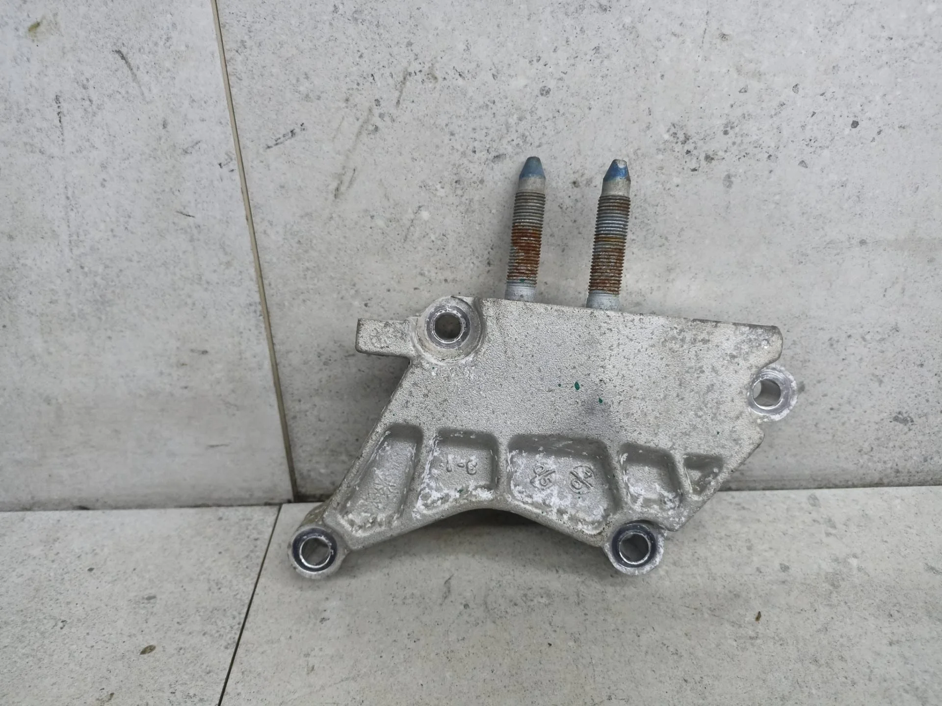 Кронштейн двигателя правый Kia Sportage 4 2017