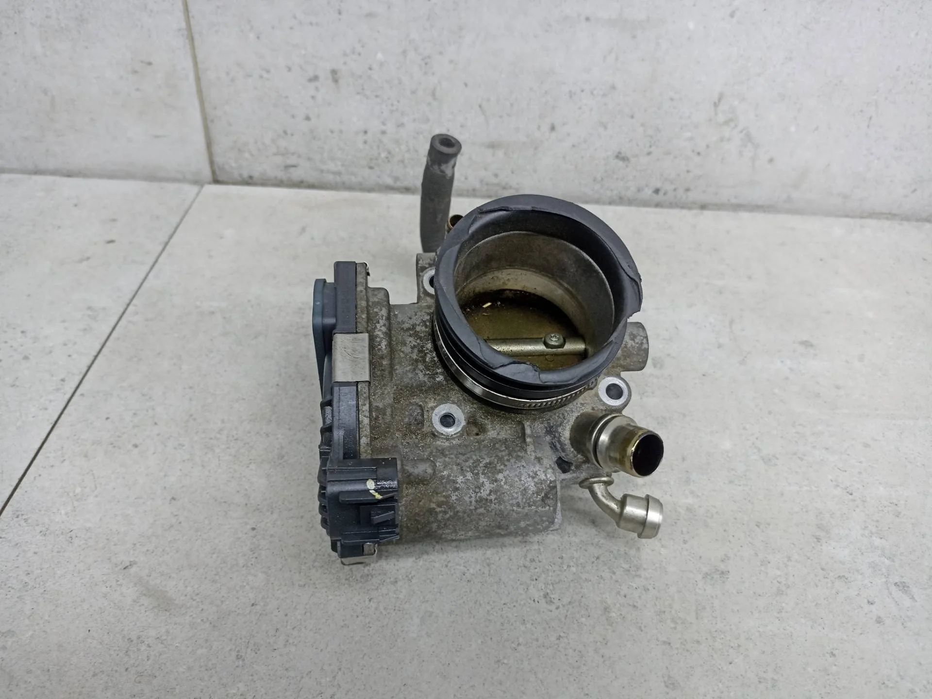 Дроссельная заслонка Opel Insignia A 2010 55577375