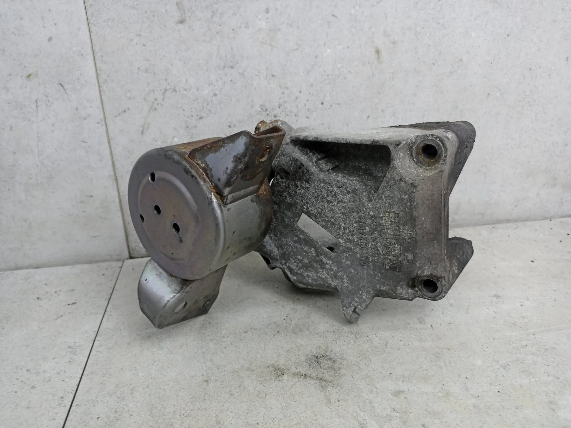 Кронштейн двигателя правый Opel Corsa D рест. 2014