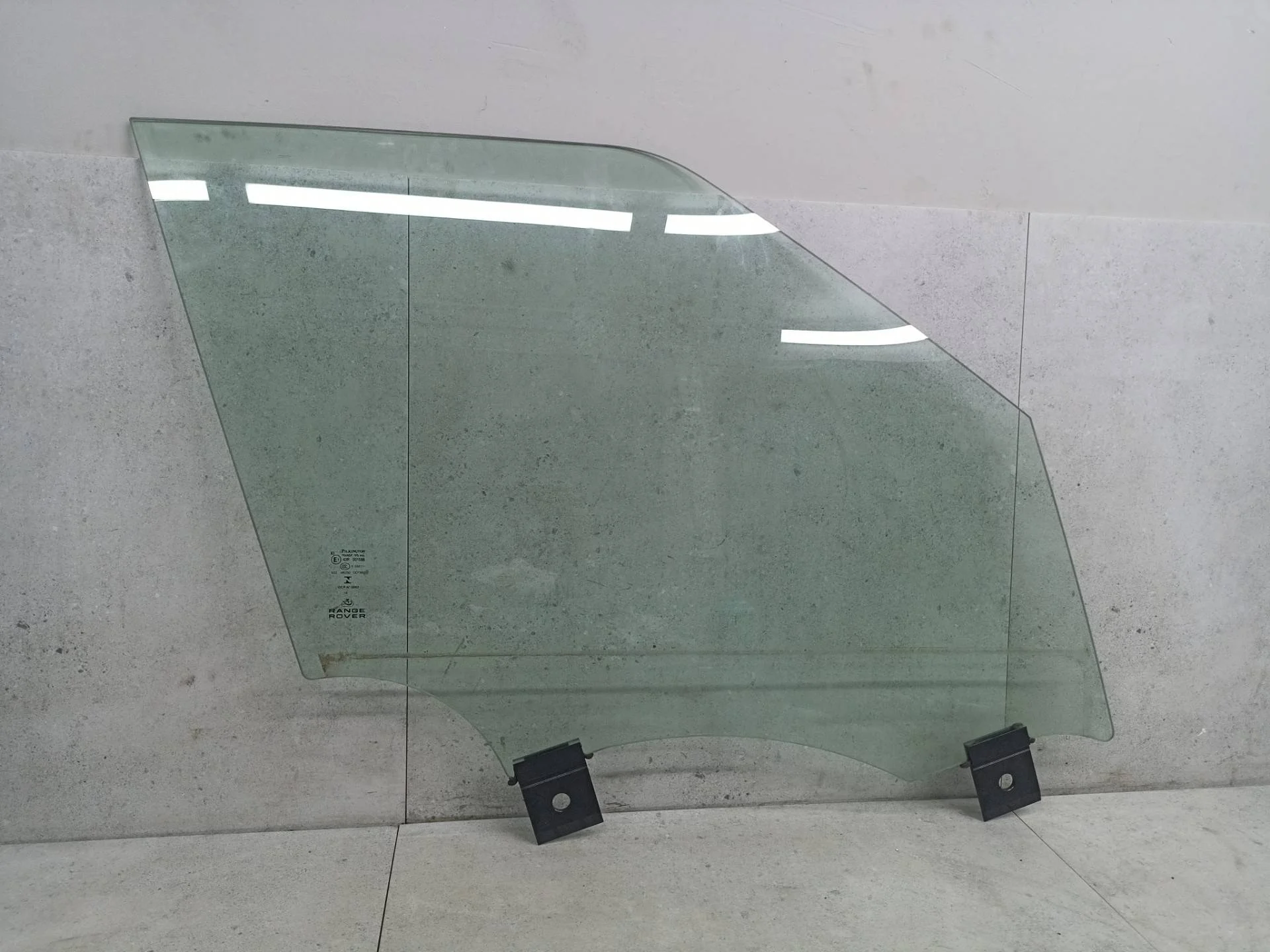 Стекло двери передней правой Land Rover 2