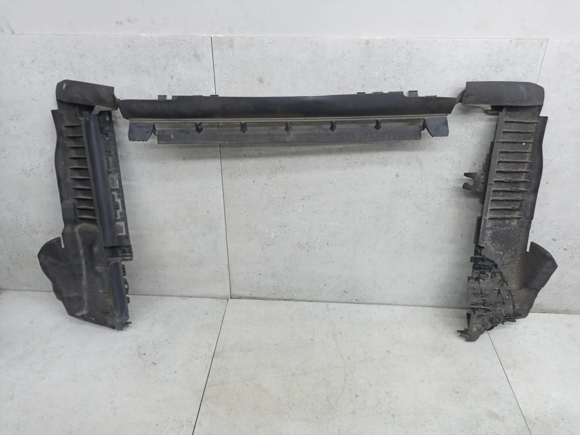 Воздуховод (дефлектор) радиатора Mercedes-Benz