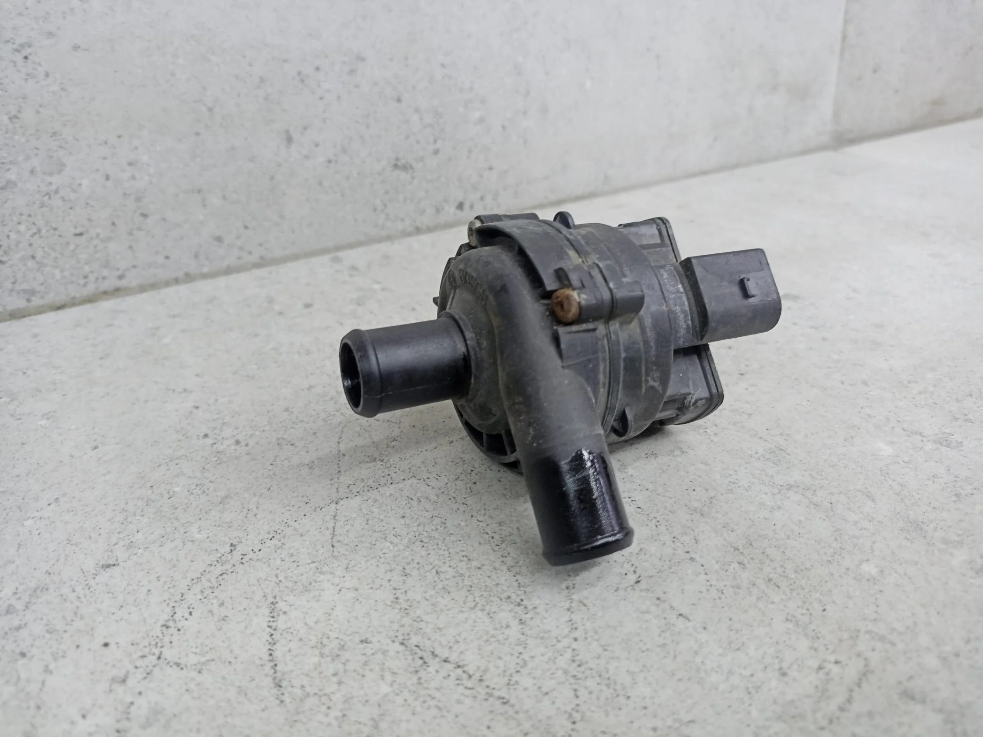 Насос антифриза дополнительный Mercedes-Benz C253