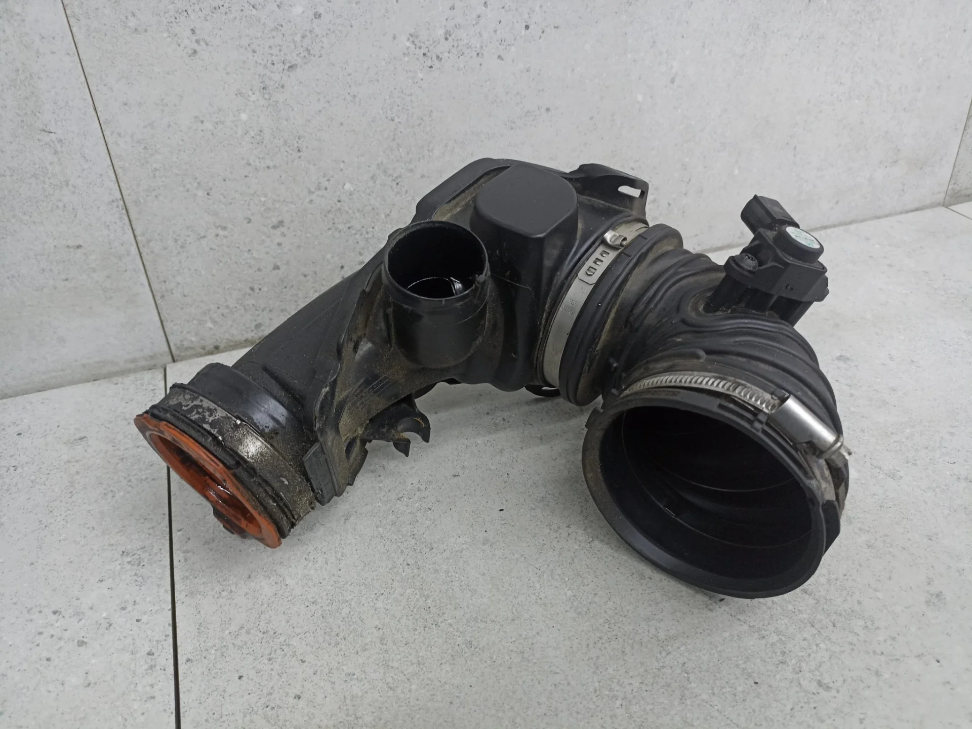 Патрубок воздушного фильтра Mercedes-Benz C253