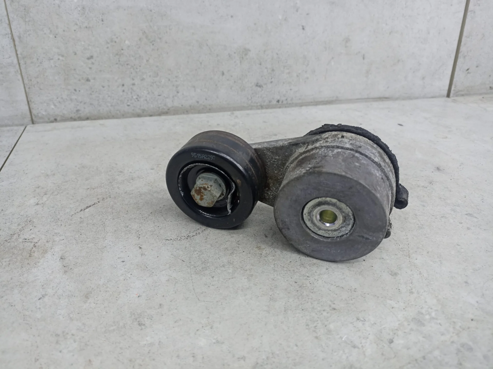 Натяжитель ремня агрегатов Kia Sorento 2 2012