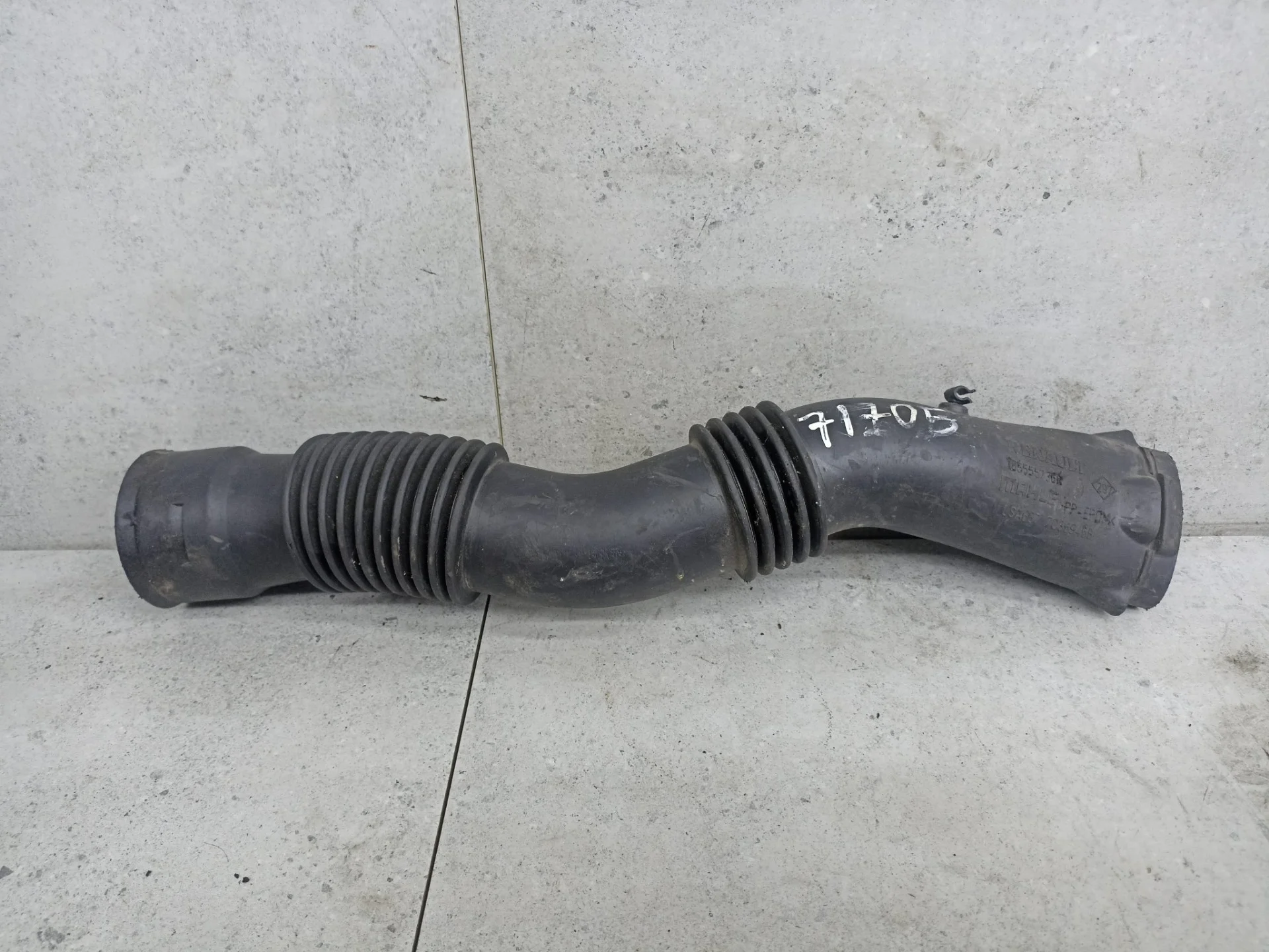 Патрубок воздушного фильтра Renault Duster 2013