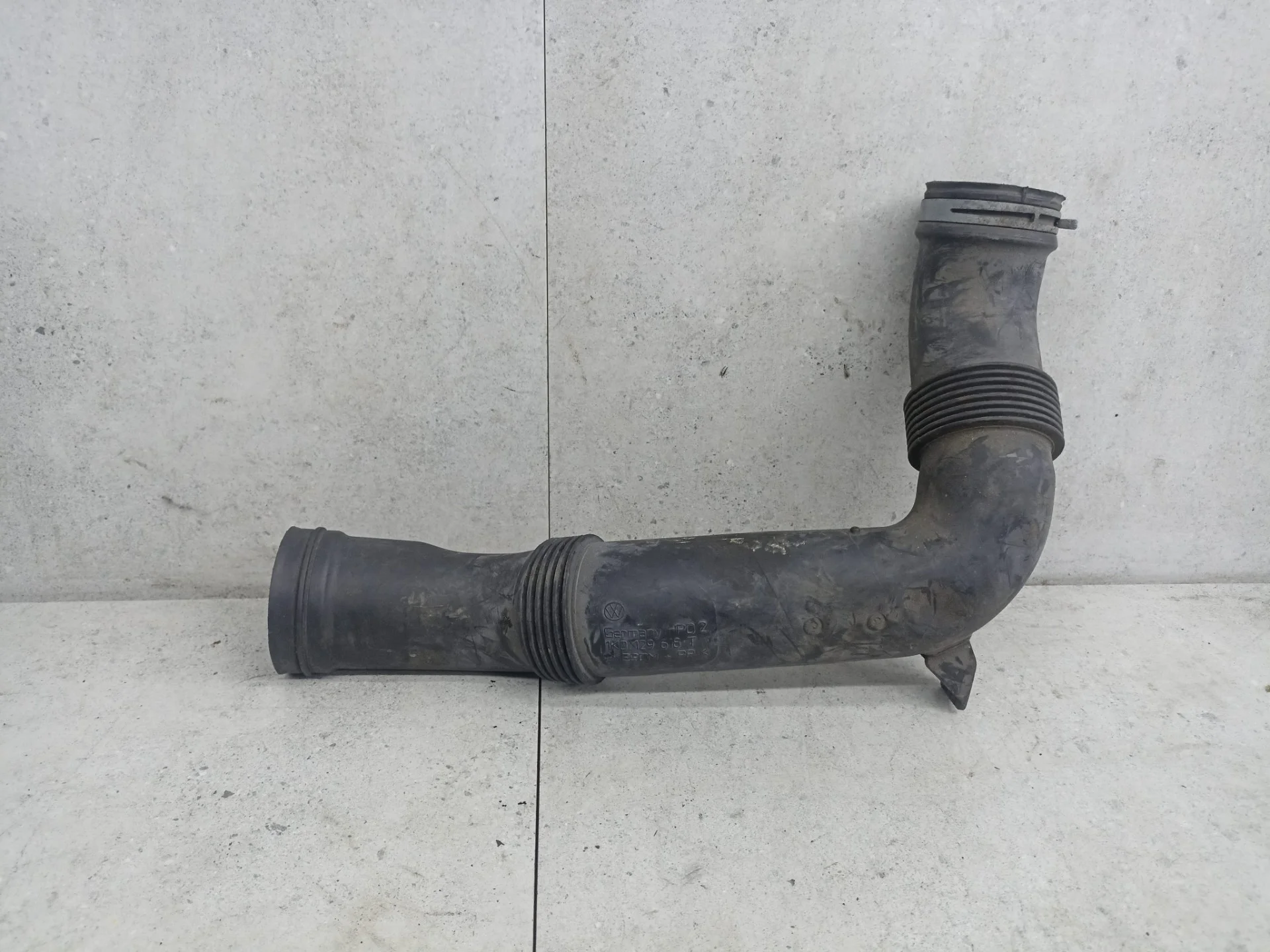 Патрубок воздушного фильтра Volkswagen Caddy 3