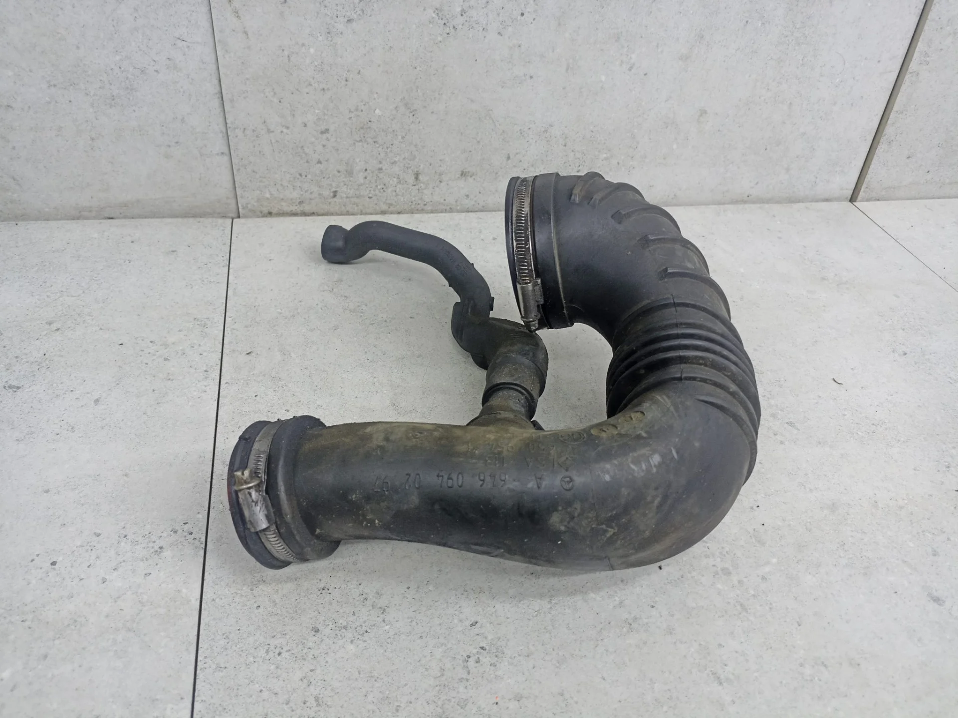 Патрубок воздушного фильтра Mercedes-Benz E