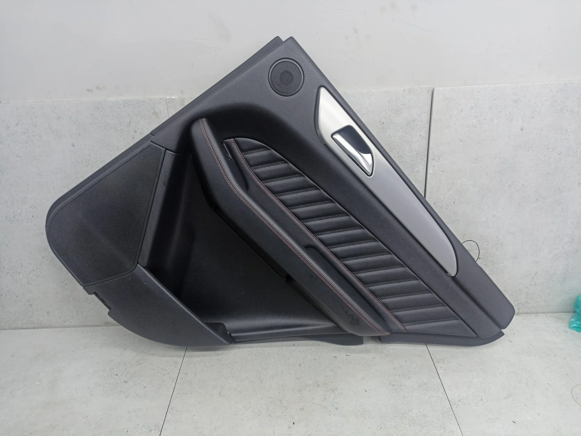 Обшивка двери задней правой Mercedes-Benz C292