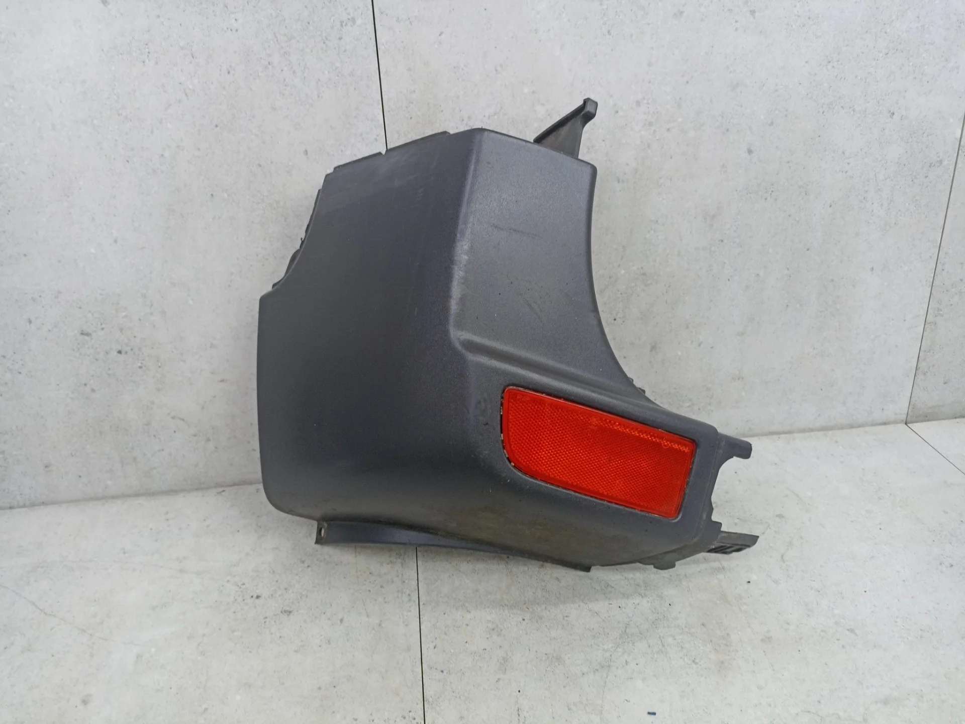 Клык бампера задний левый Mercedes-Benz Sprinter