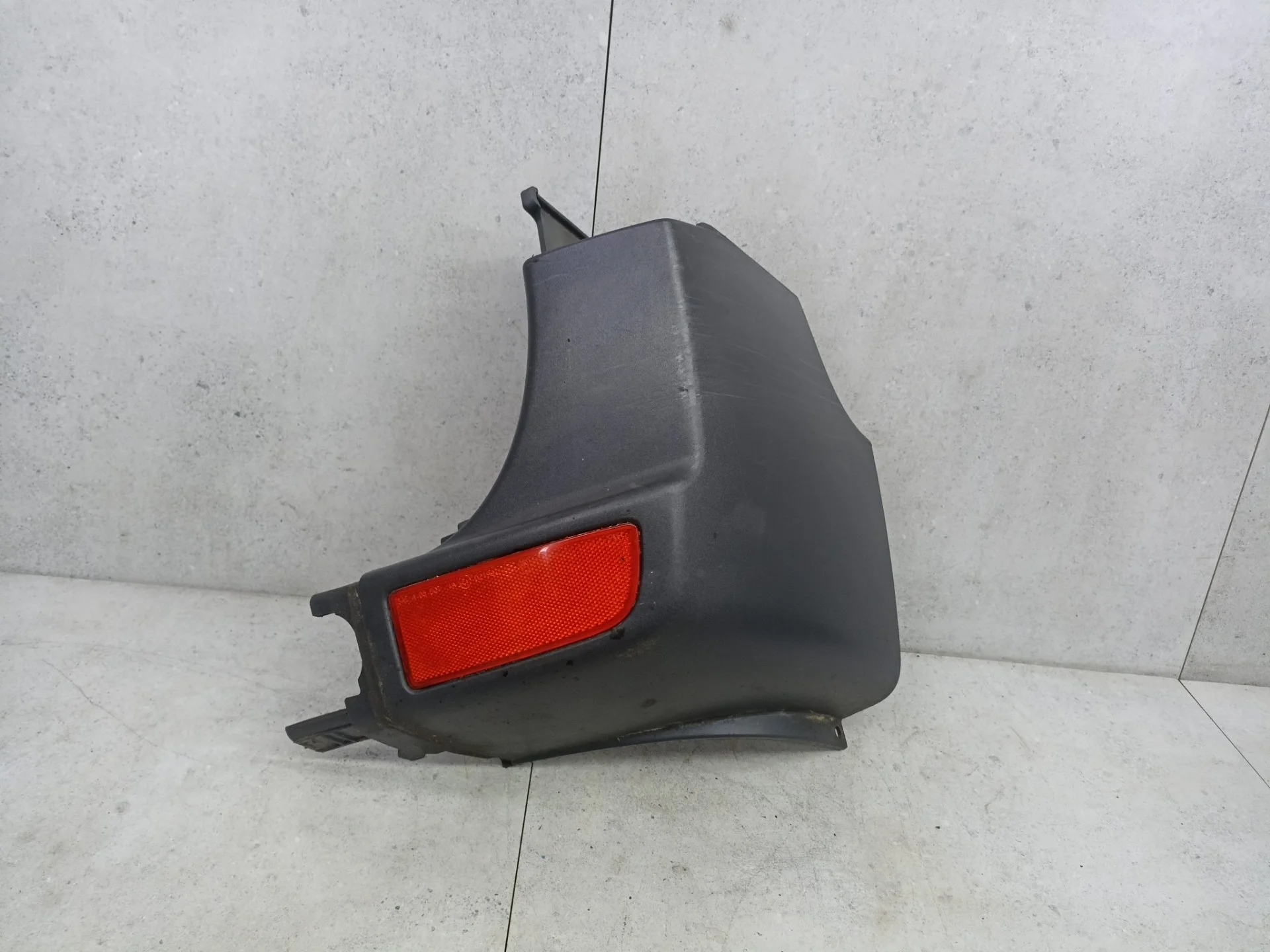 Клык бампера задний правый Mercedes-Benz Sprinter