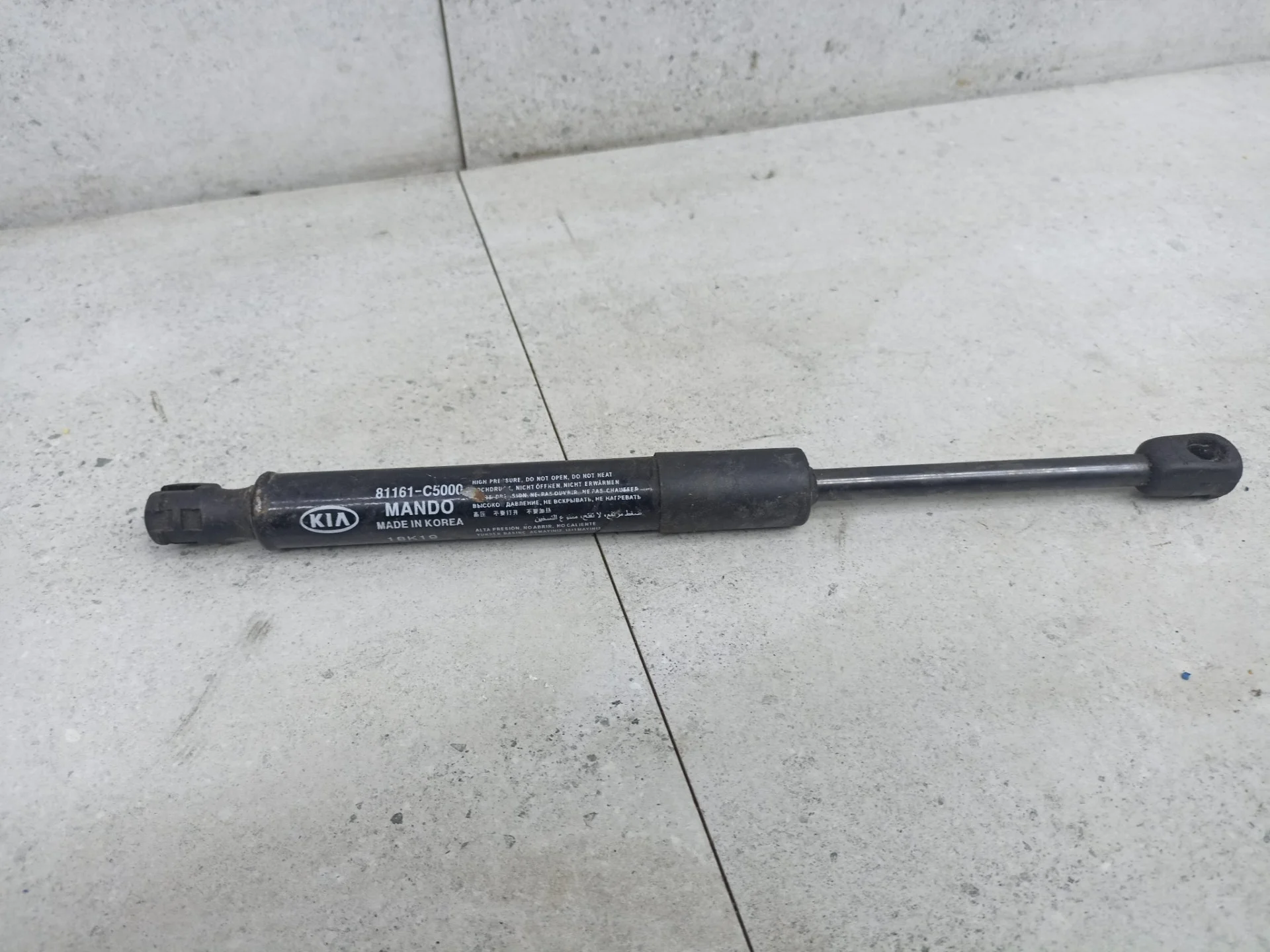 Амортизатор капота Kia Sorento 3 рест. 2018