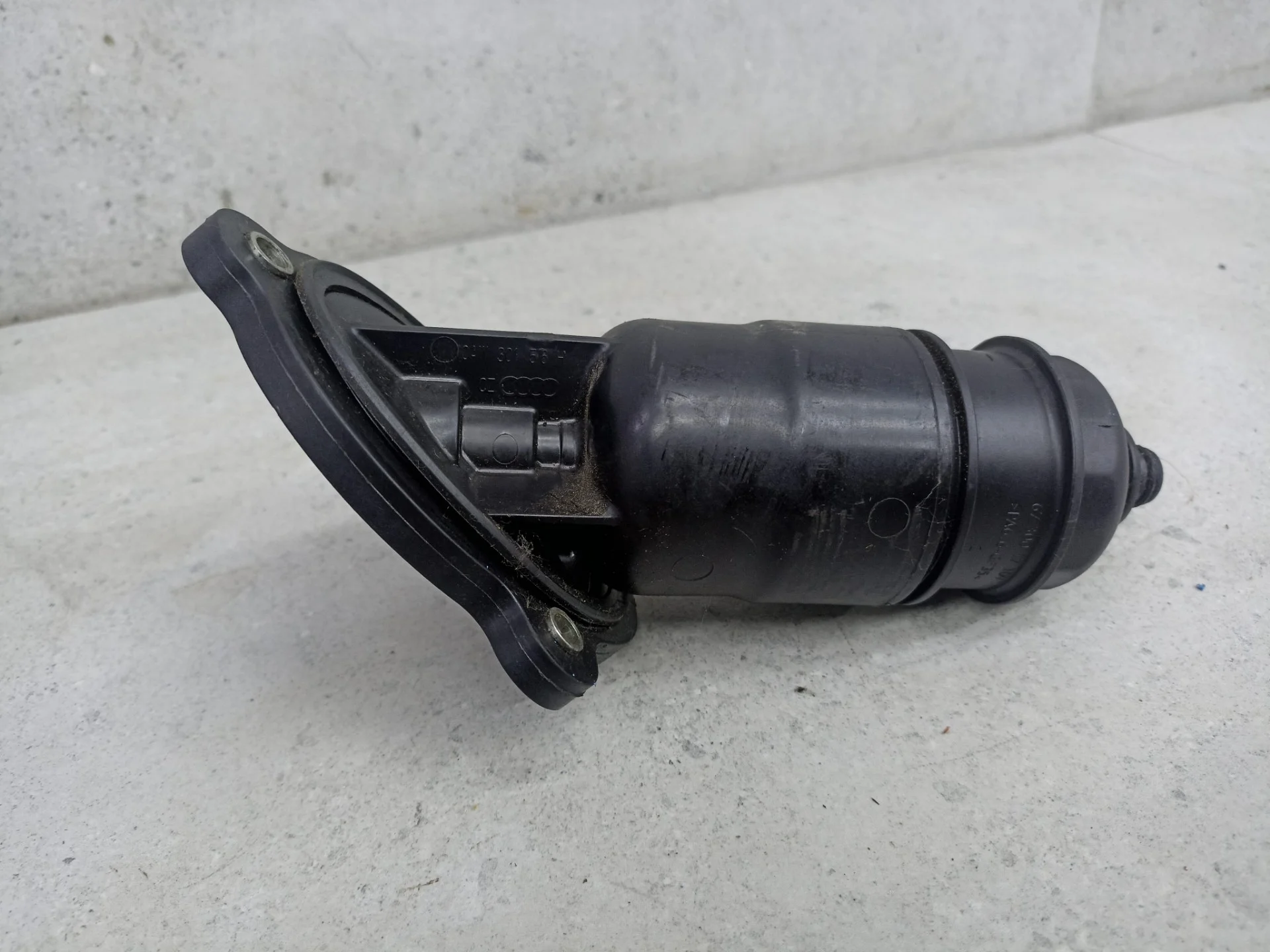 Корпус масляного фильтра Audi A4 B8 2010