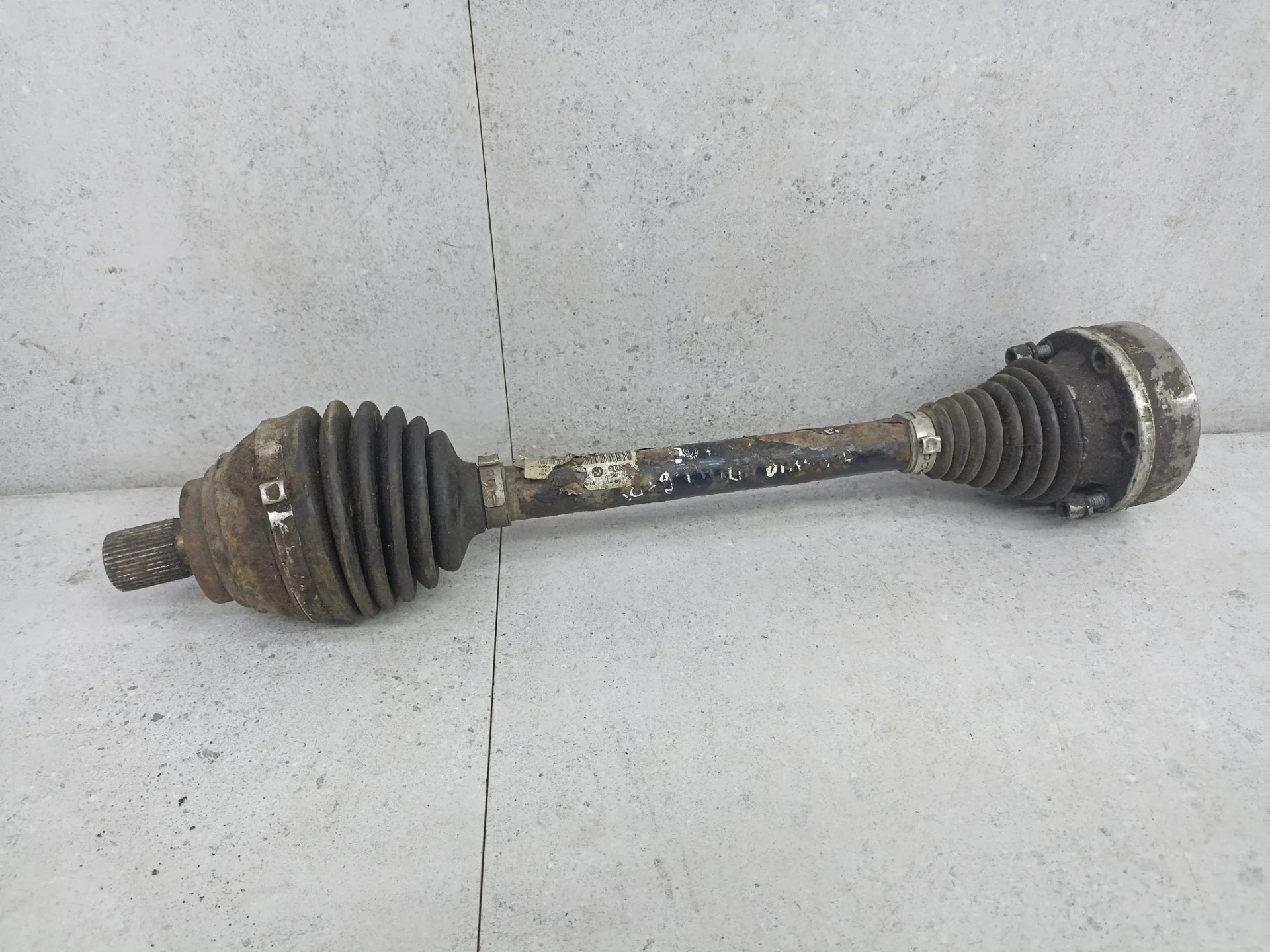 Полуось левая Skoda Octavia 3 2015 1K0407271LB