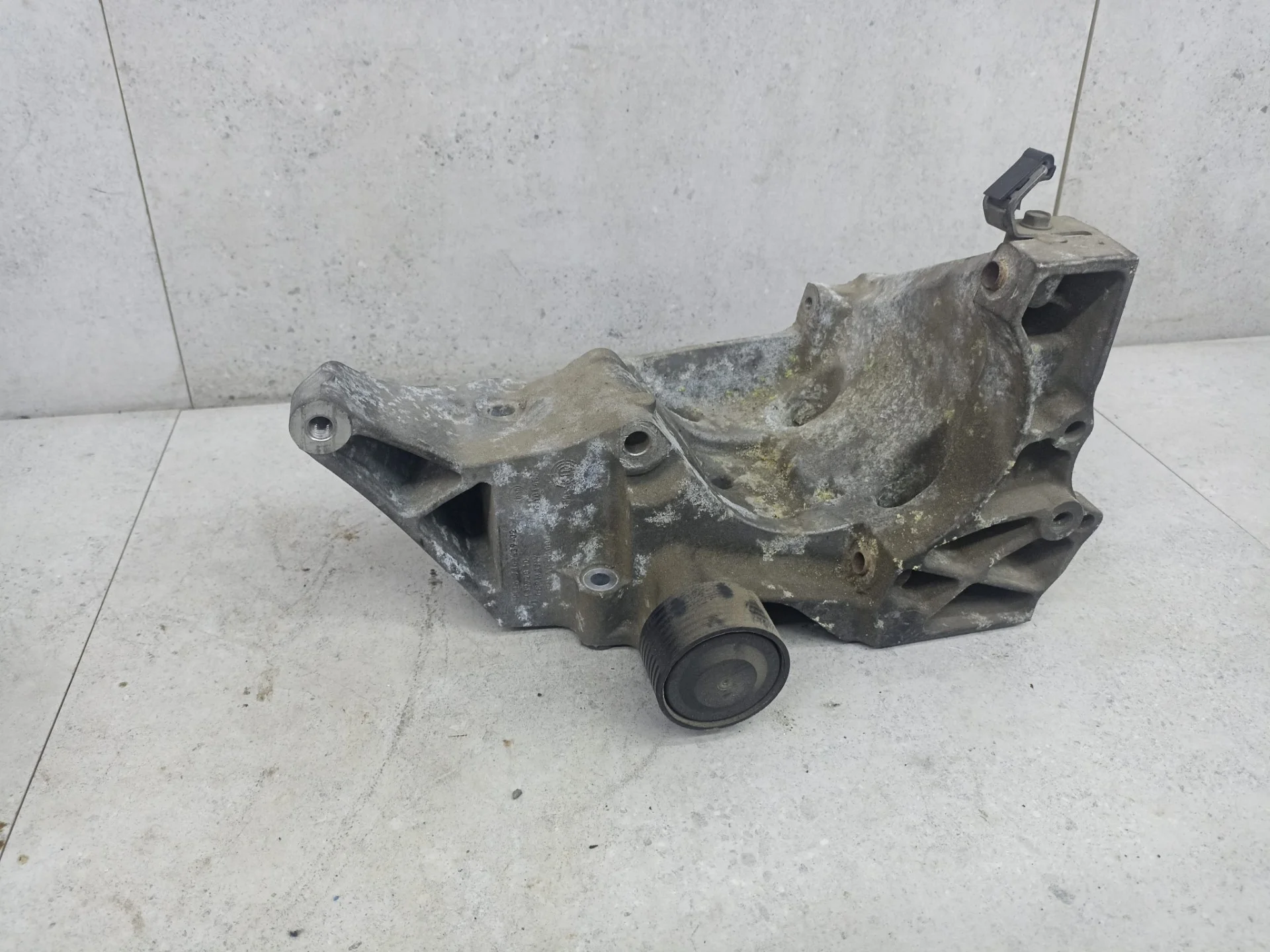 Кронштейн генератора BMW X5 E70 2010 11167802639