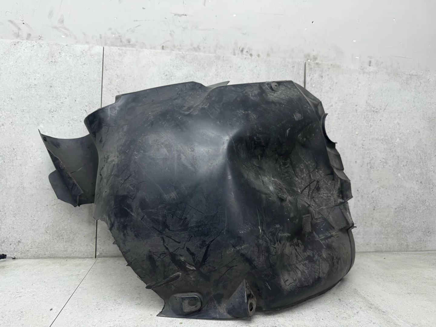 Передняя часть подкрылка переднего левого