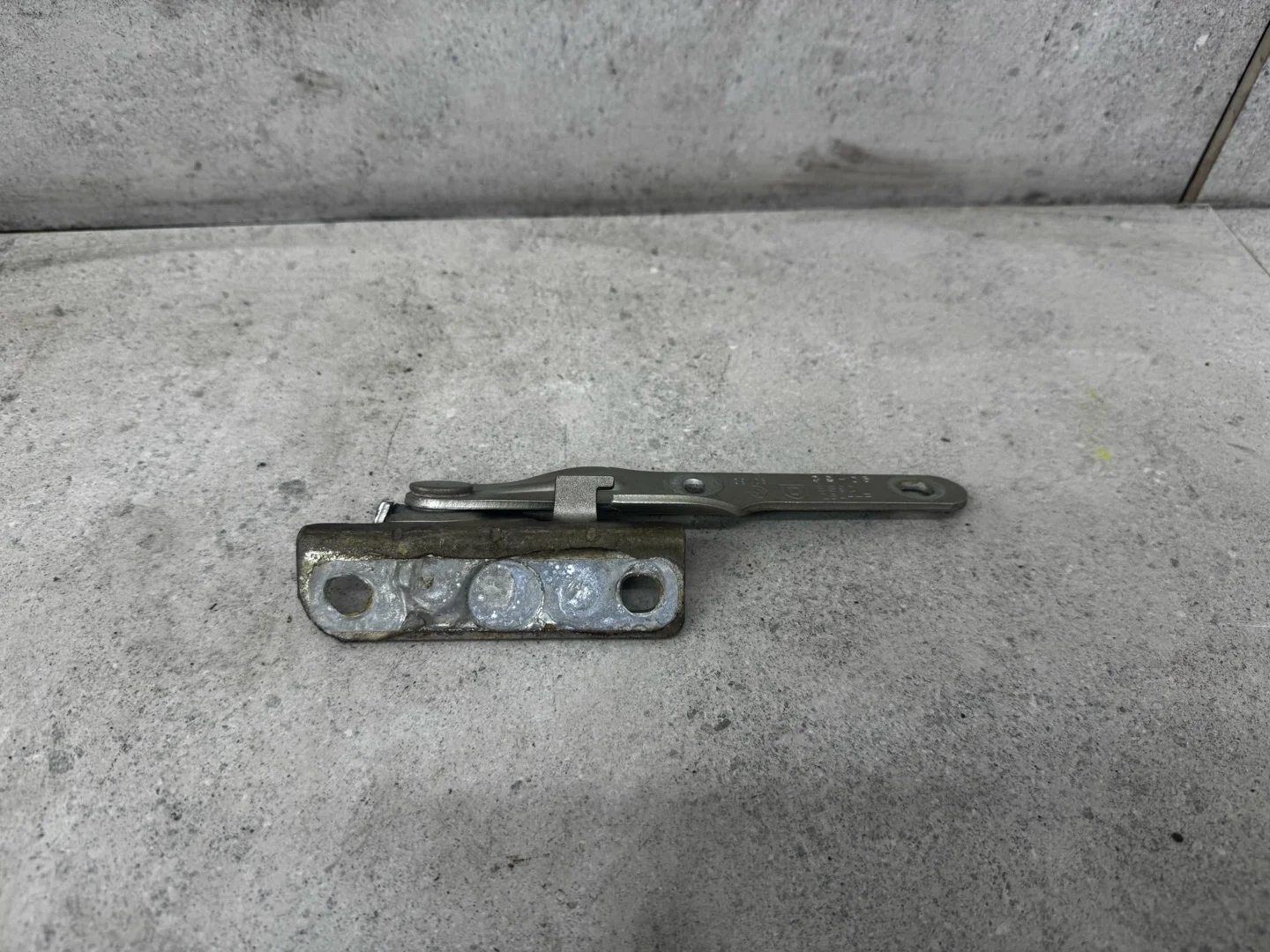 Петля капота правая Lada Largus (2012 - 2026)