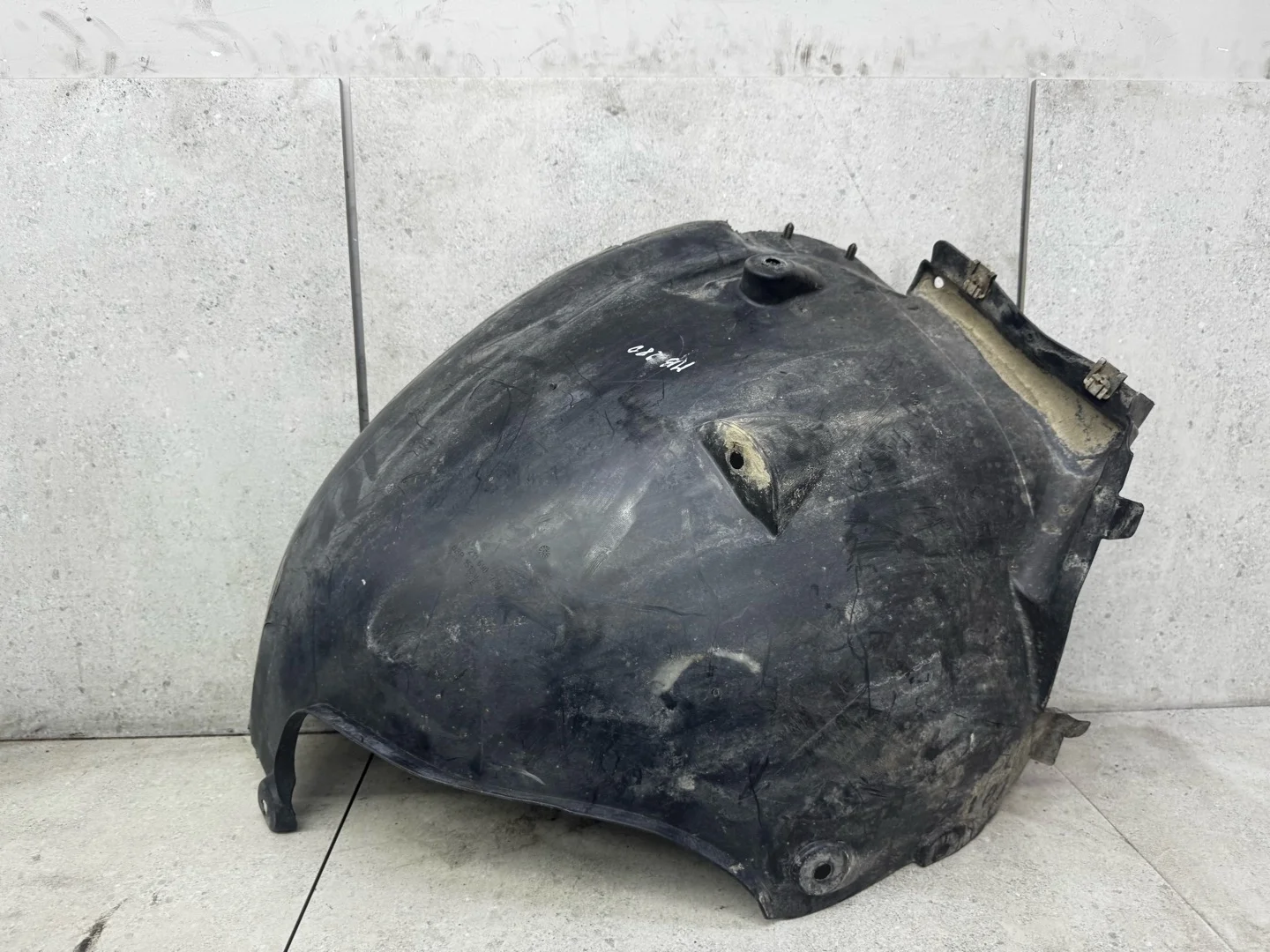 Задняя часть подкрылка переднего правого