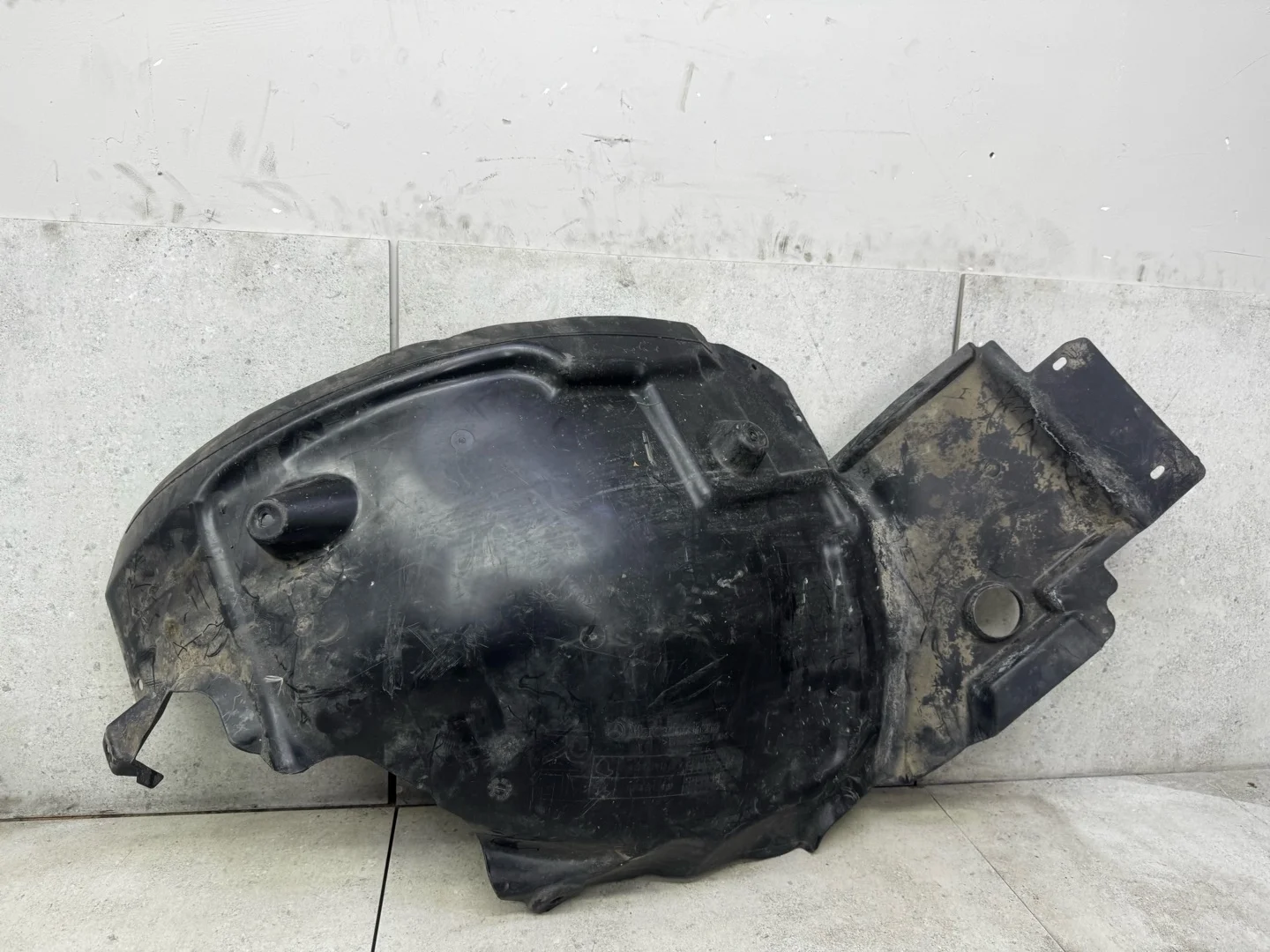 Подкрылок передний правый Mercedes-Benz E W213