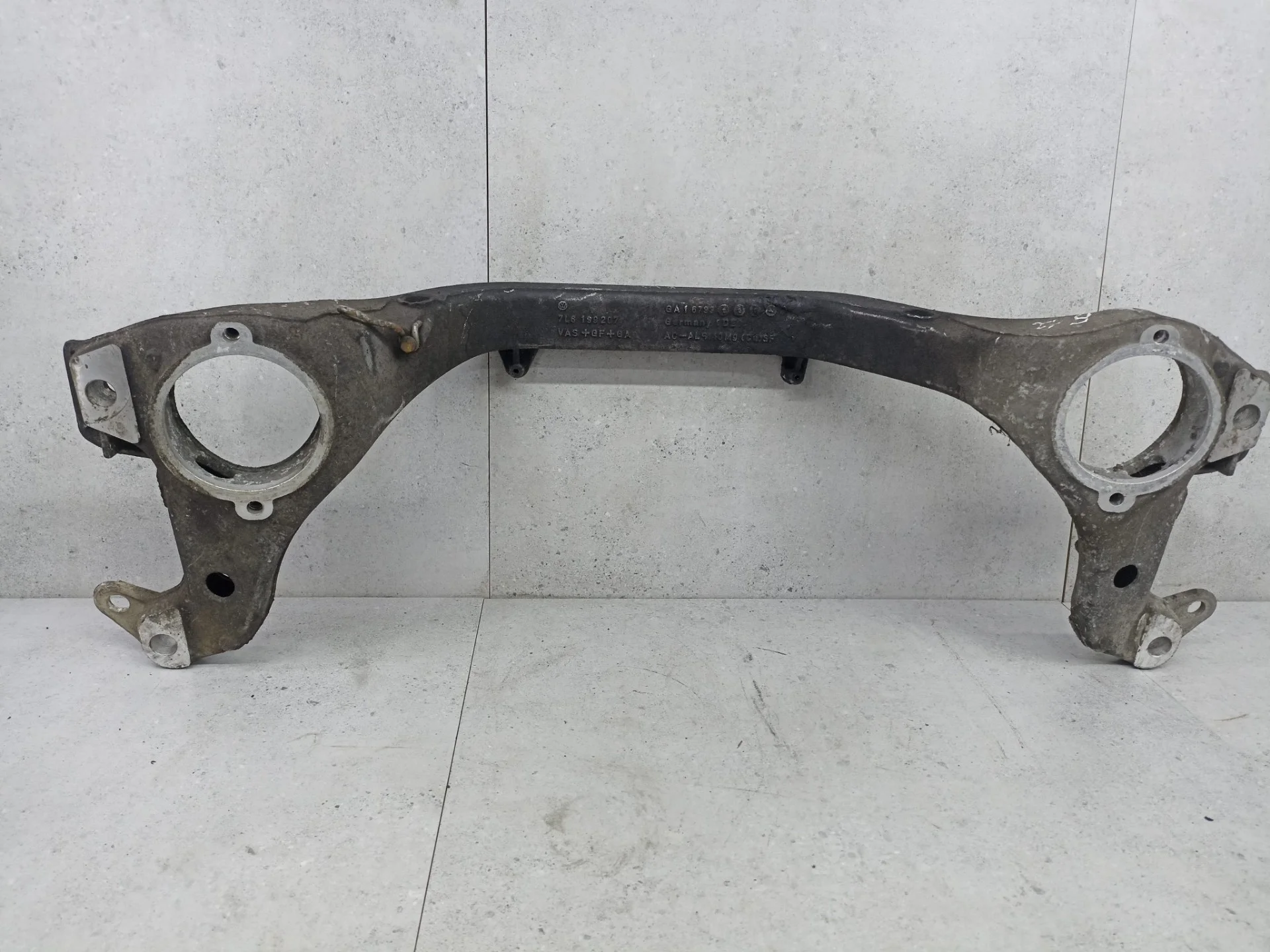 Передняя балка (подрамник) Volkswagen Touareg