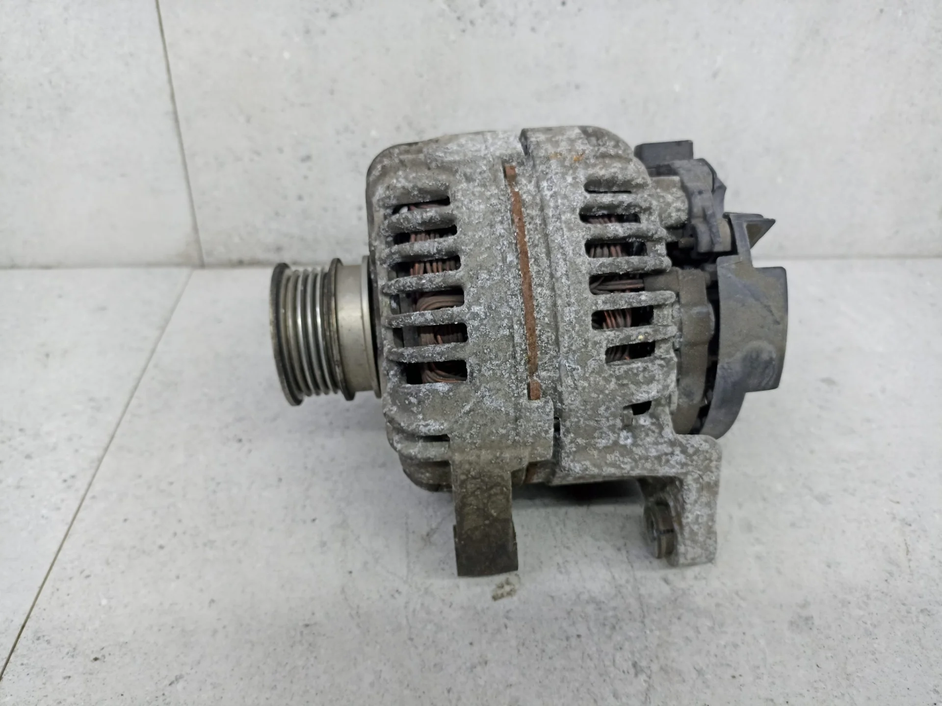 Генератор Opel Astra H рест. 2005 55556067