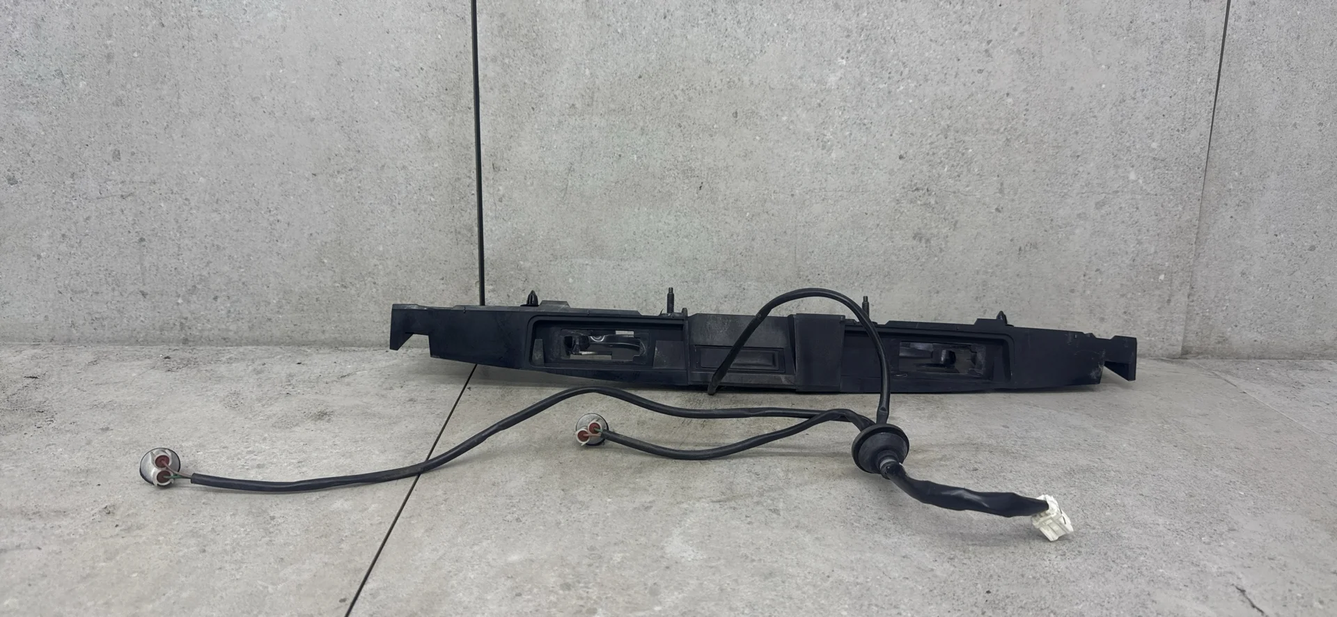 Накладка крышки багажника Nissan Juke F15