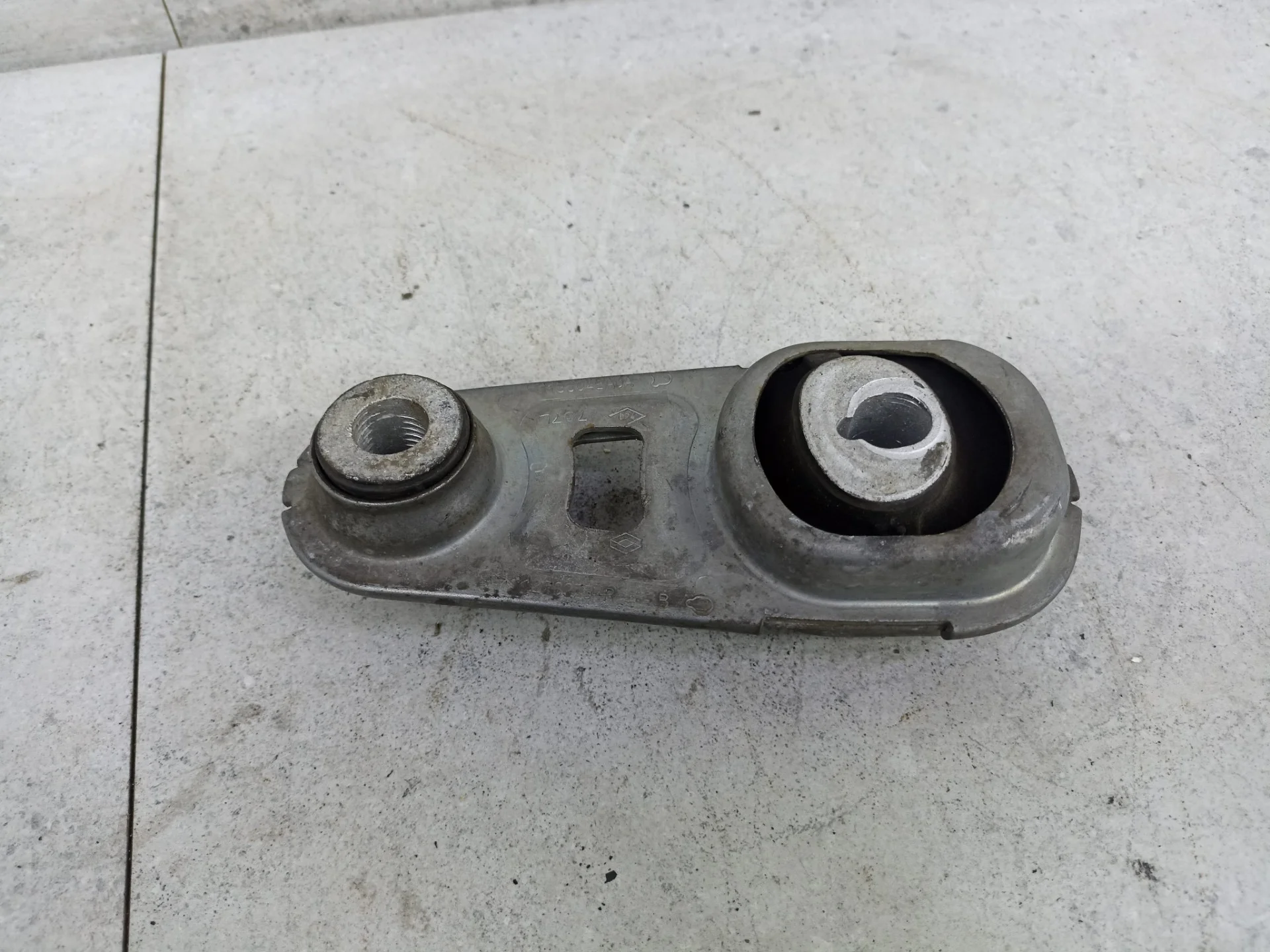 Подушка крепления двигателя задняя Renault Megane