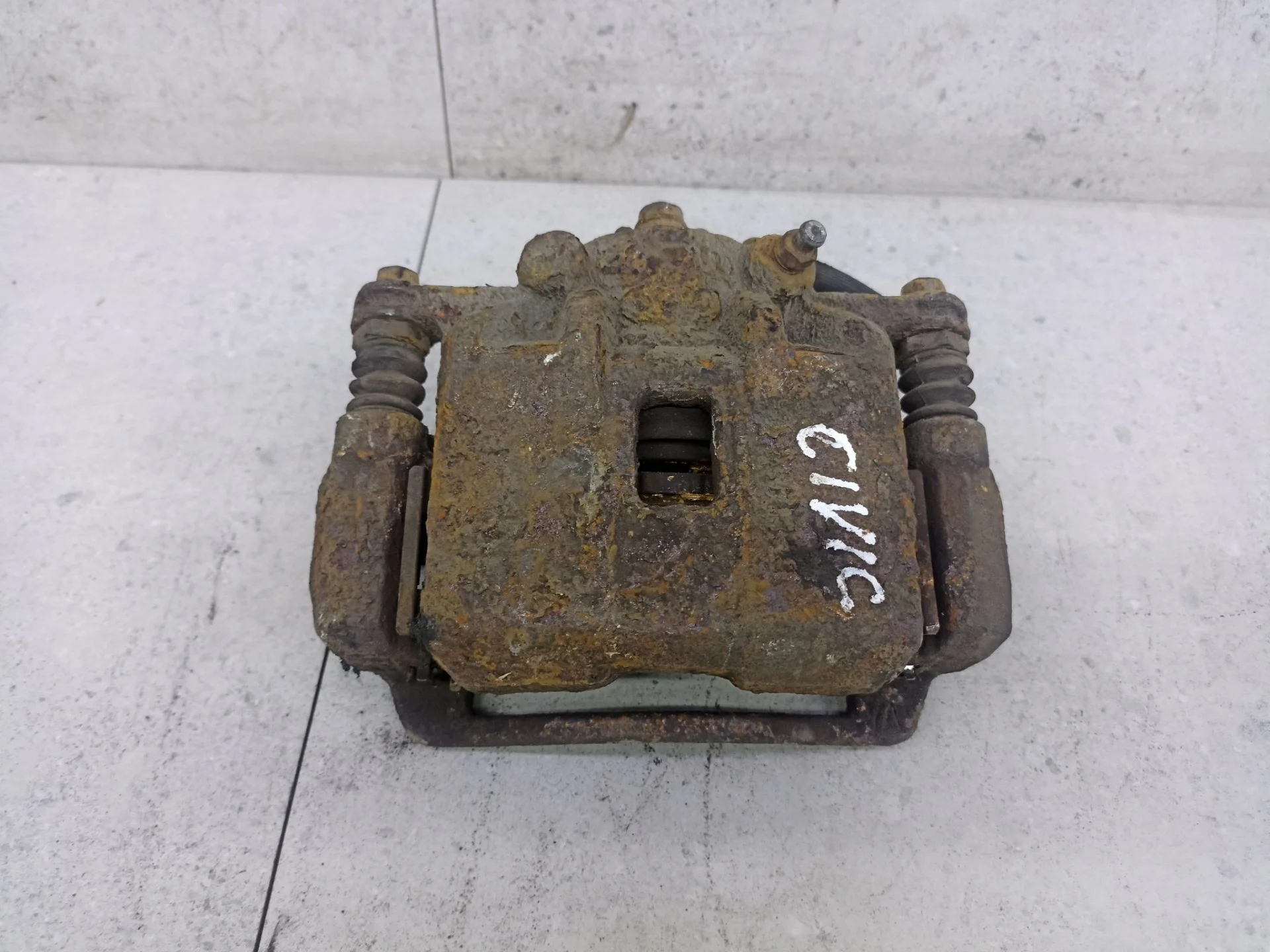 Суппорт тормозной передний левый Honda Civic 8