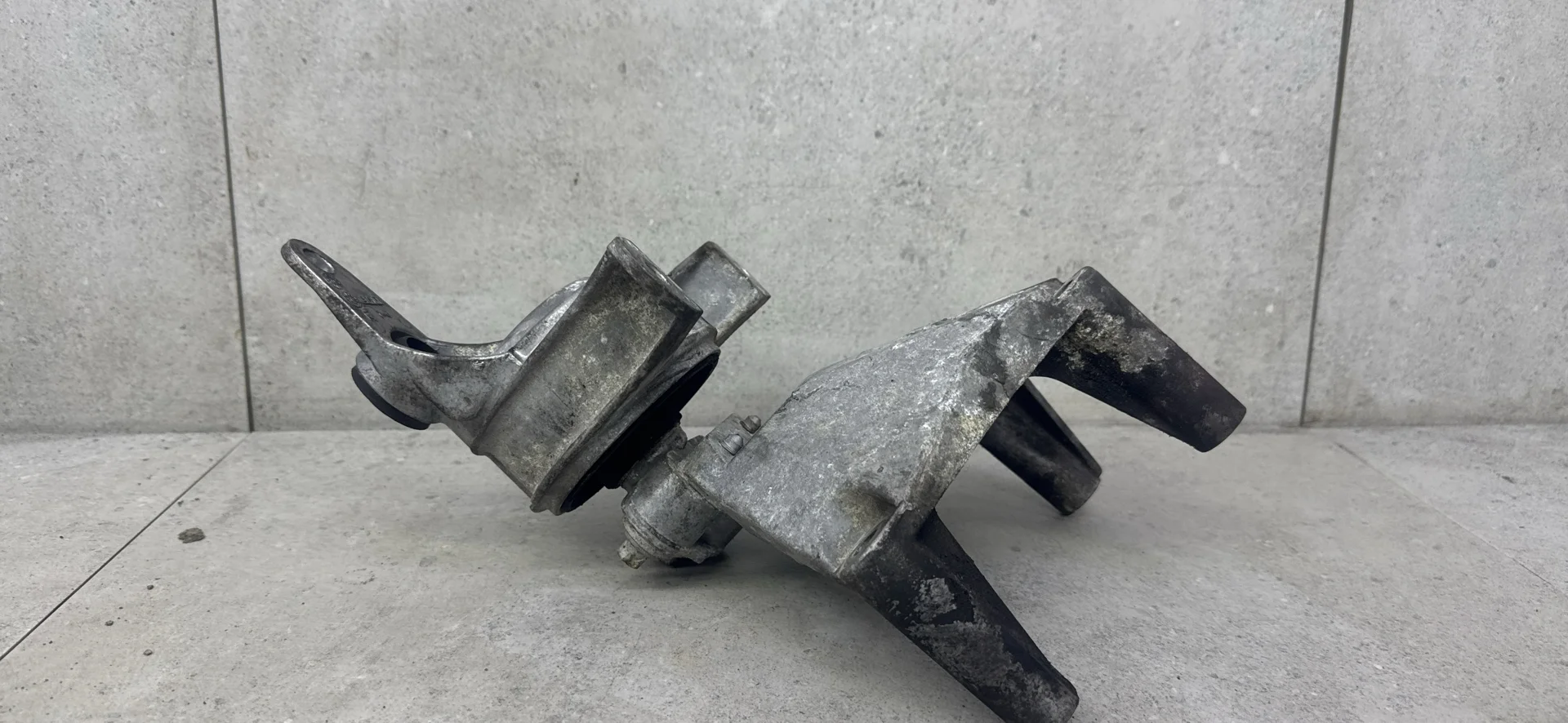 Подушка крепления двигателя правая Opel Zafira A