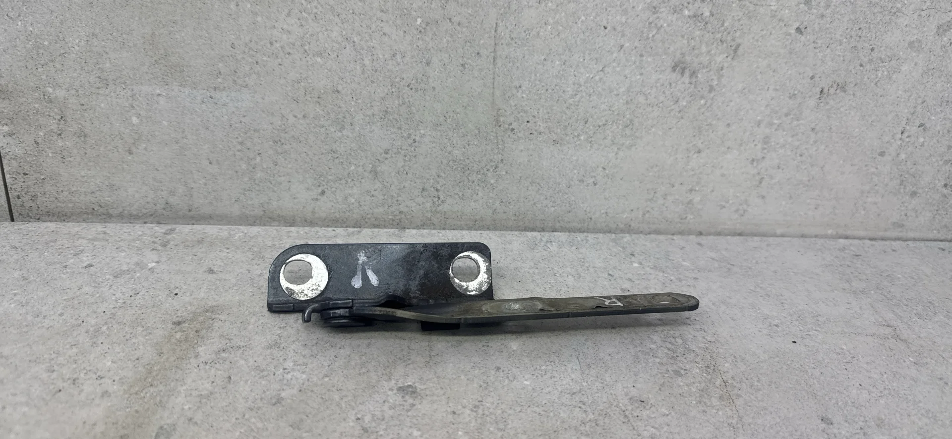 Петля капота правая Lada Largus (2012 - 2025)