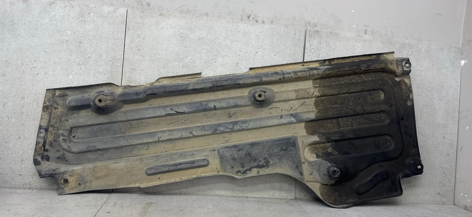 Защита днища передняя правая Mercedes-Benz E W211