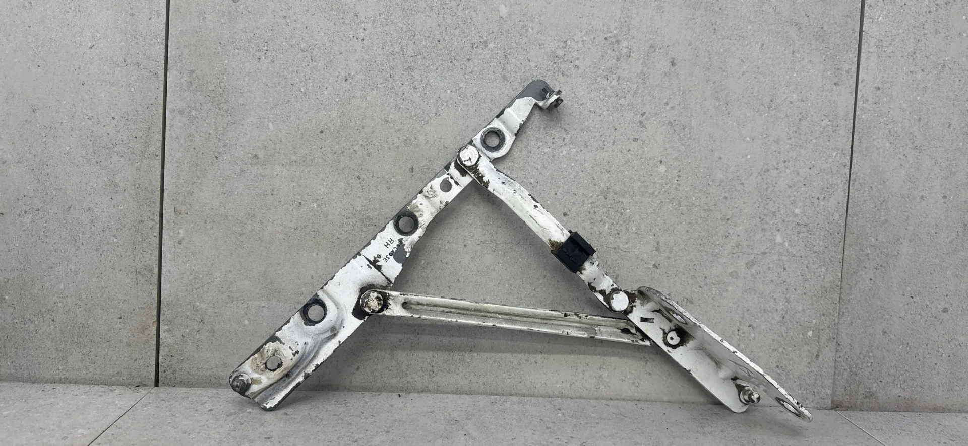 Петля капота правая Mercedes-Benz Sprinter W906