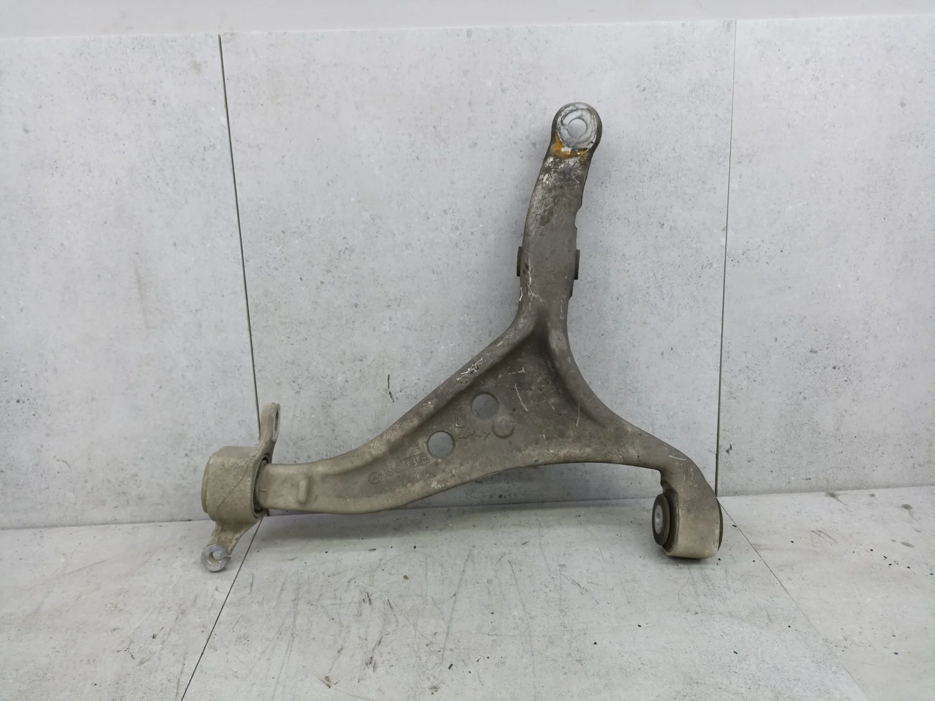 Рычаг передний левый нижний Mercedes-Benz GLE W166