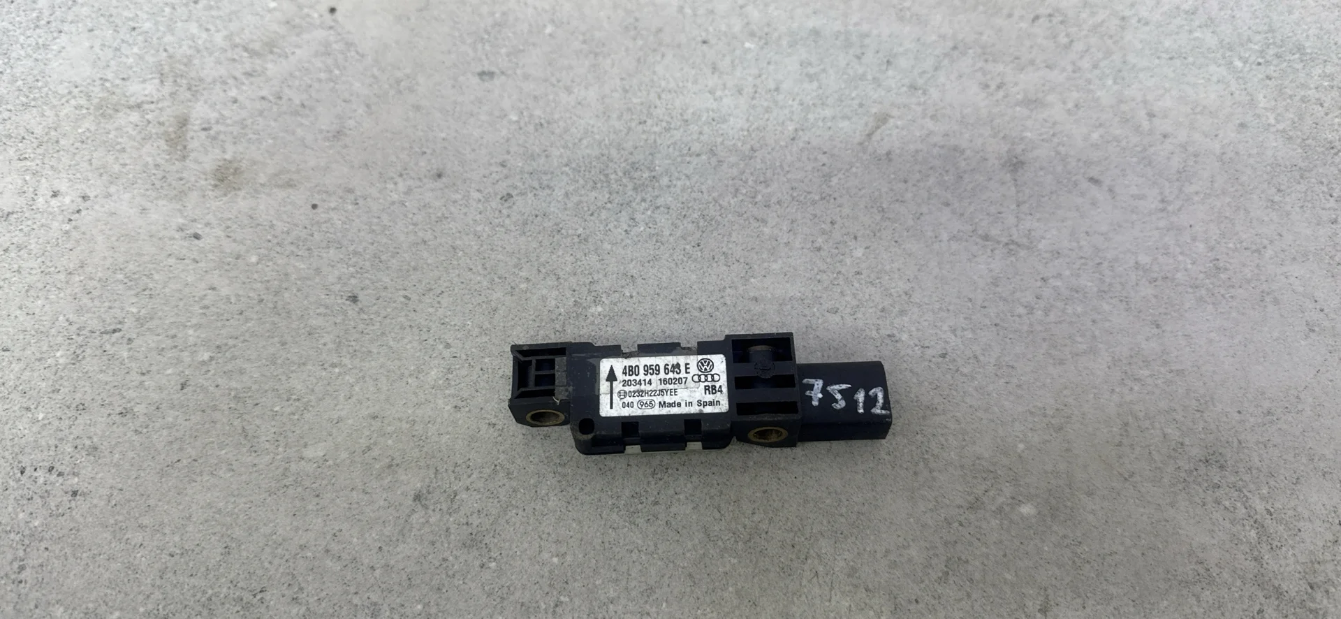 Датчик airbag Audi A8 D3 (2002 - 2005) 4B0959643E